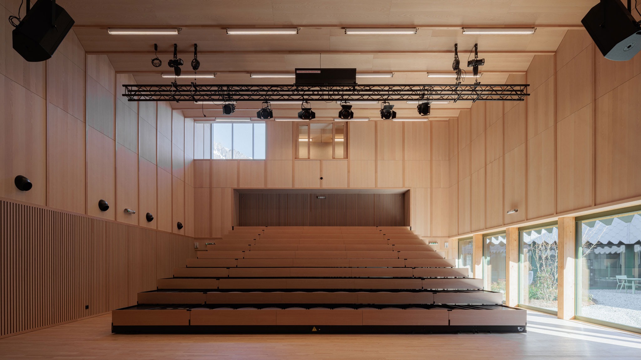 School of music, dance and theater by LINK architectes + DLD architectes. Photograph by Salem Mostefaoui