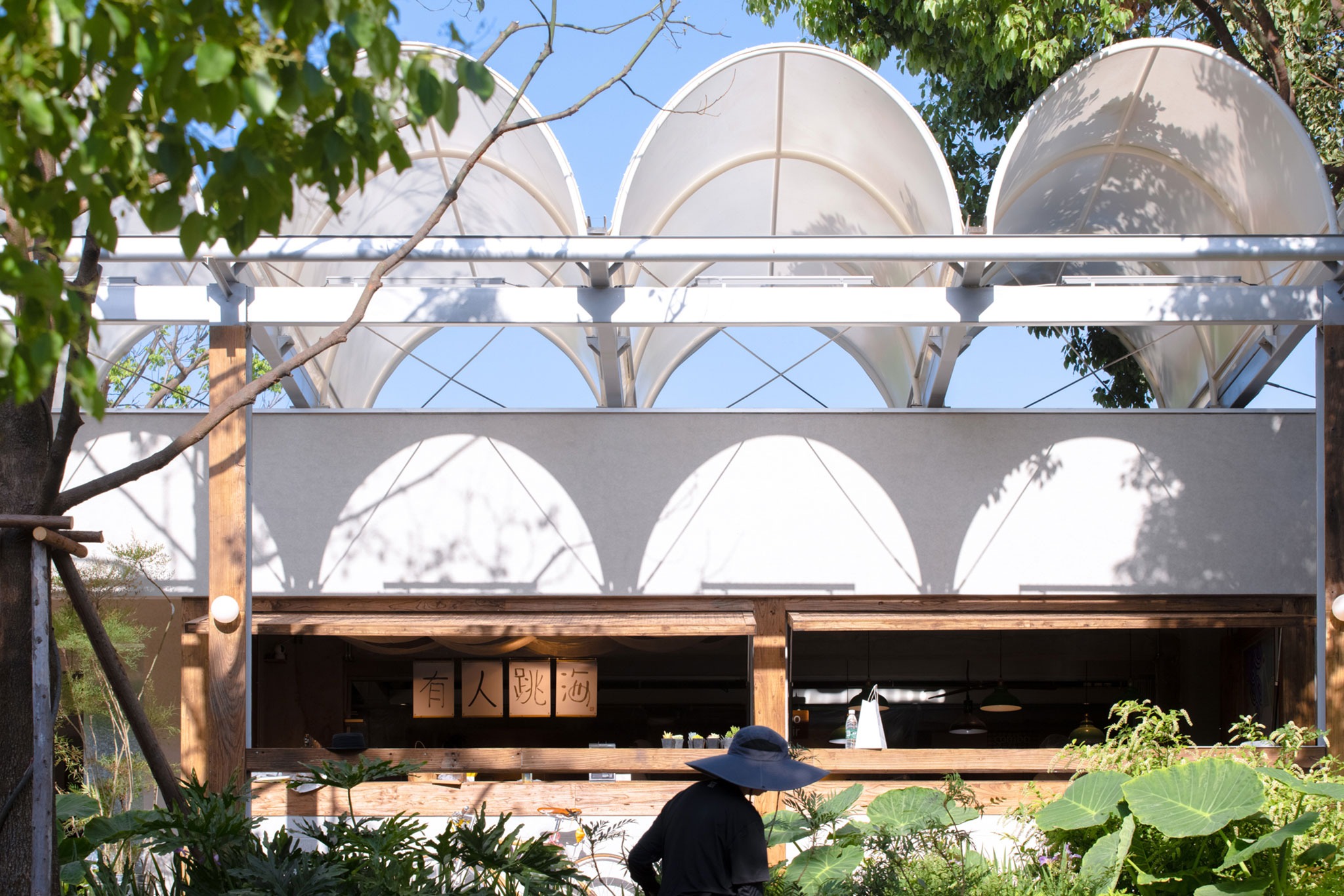 KOKO Market Luxelakes CPI Phase II by Vari Architects. Photograph by Arch-Exist. KOKO Market Luxelakes CPI Phase II by Vari Architects. Photograph by Arch-Exist.