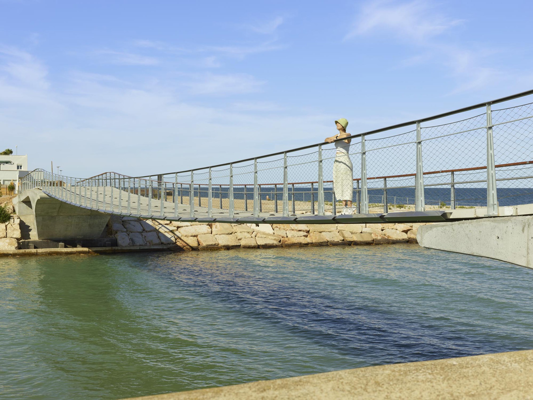 A line over the Cervol in Vinaròs by SBP Ingenieros + Burgos & Garrido Arquitectos. Photograph by Roland Halbe.