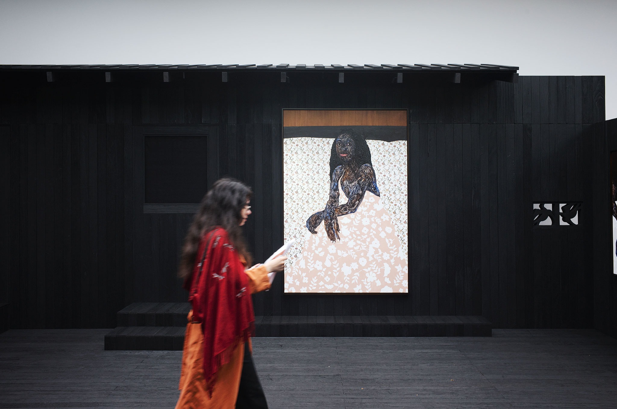 «I Do Not Come to You By Chance» por DeRoche Projects. Fotografía por Julien Lanoo