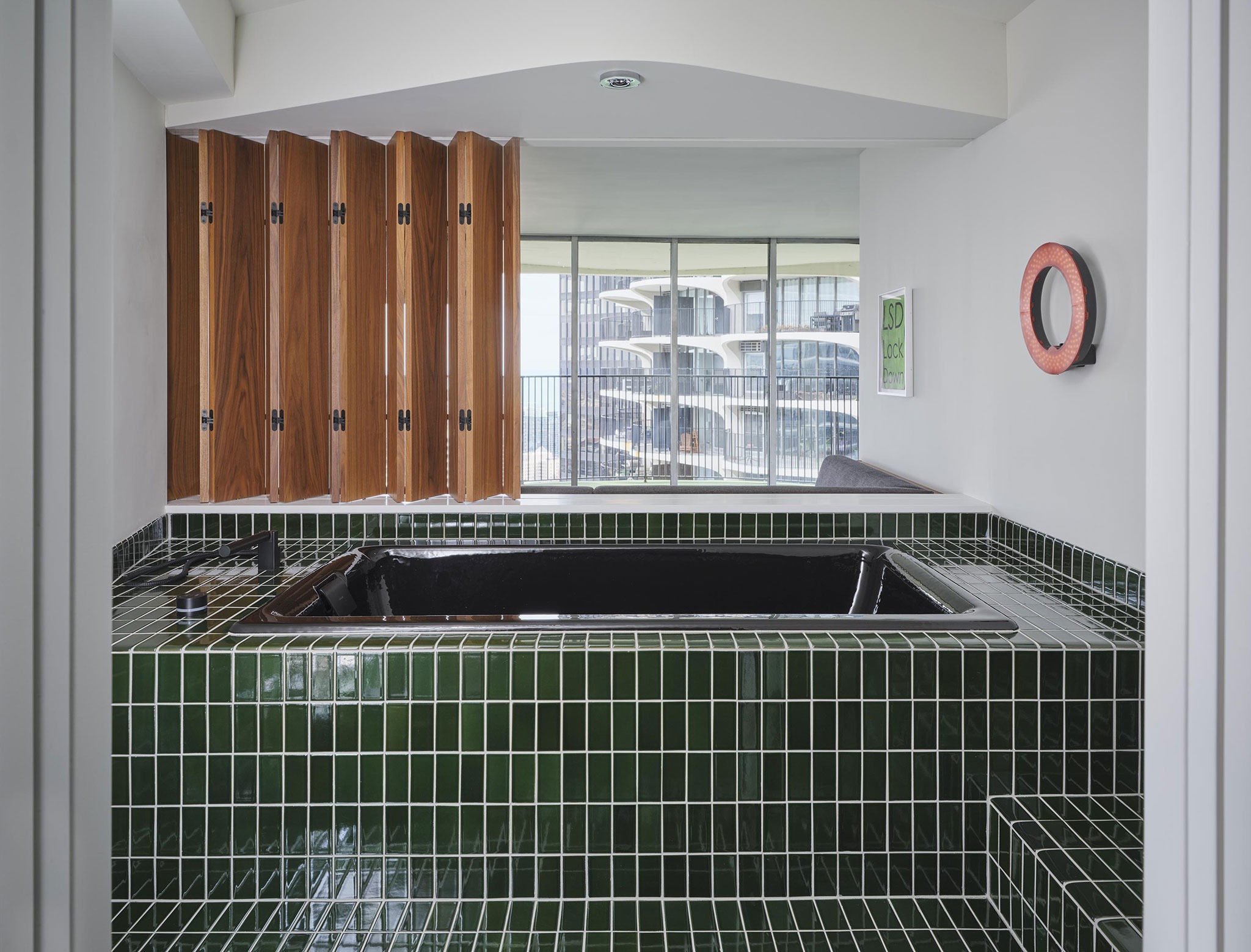 Housing as an art gallery. Renovation of an apartment in Marina