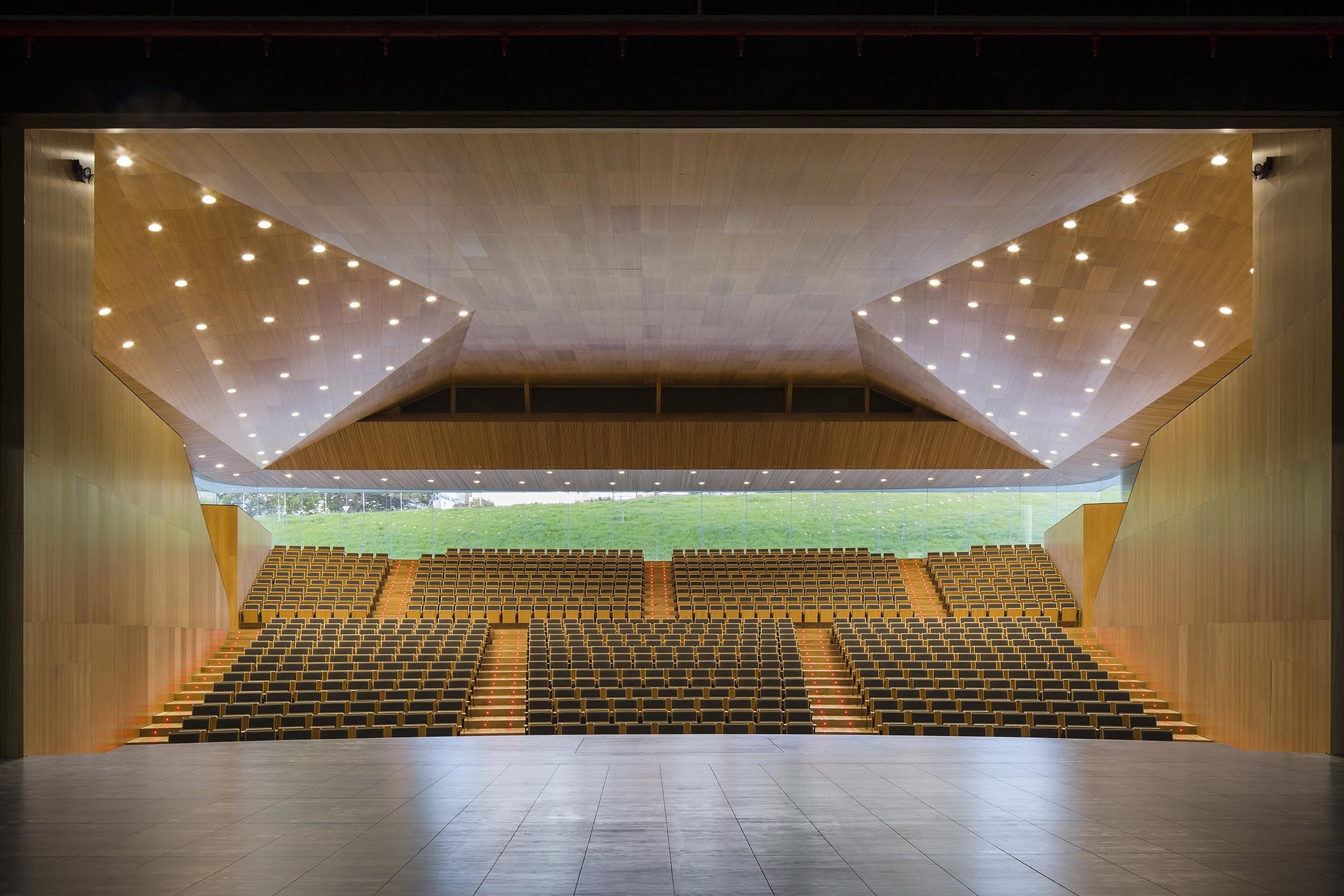 Lugo Auditorium by Paredes Pedrosa. Photograph by Fernando Alda.