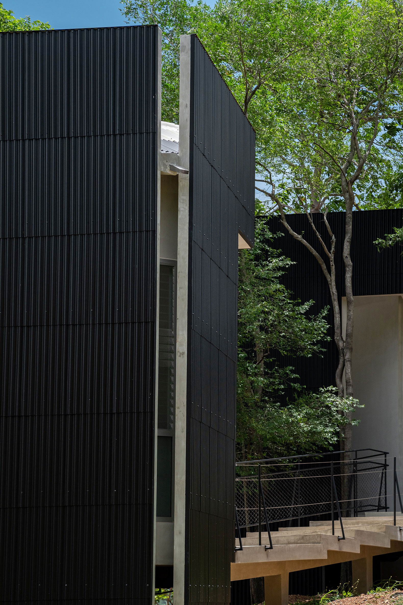 Camping Khanong Phra por PHTAA Living Design. Fotografía de Kukkong Thirathomrongkiat. Camping Khanong Phra por PHTAA Living Design. Fotografía de Kukkong Thirathomrongkiat.