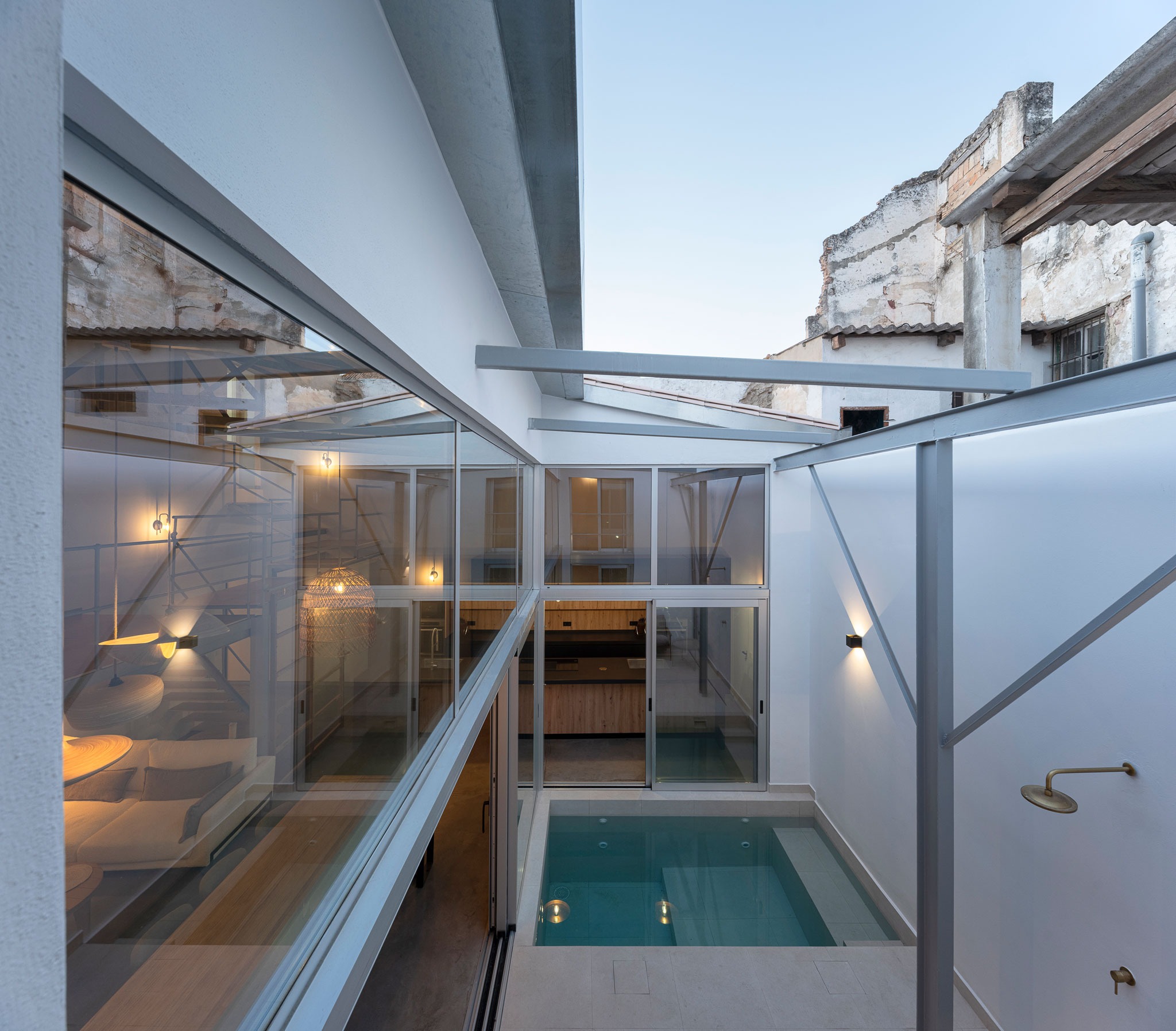 Casa Cano por Elvira Rivero Yanes. Fotografía por Fernando Alda.