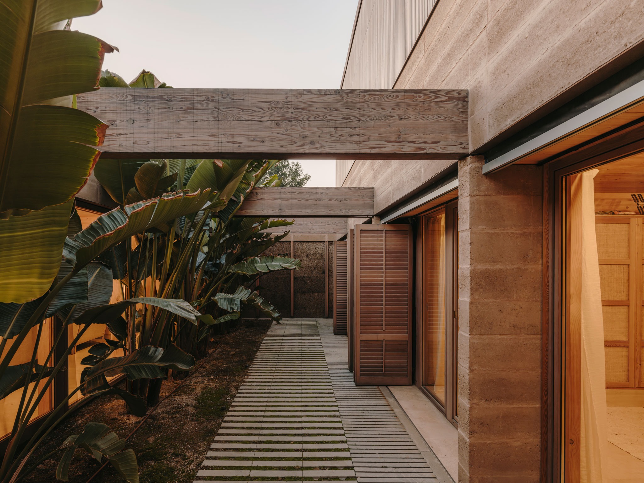 Casa Serra d’Ordal por Slow Studio. Fotografía por Salva López