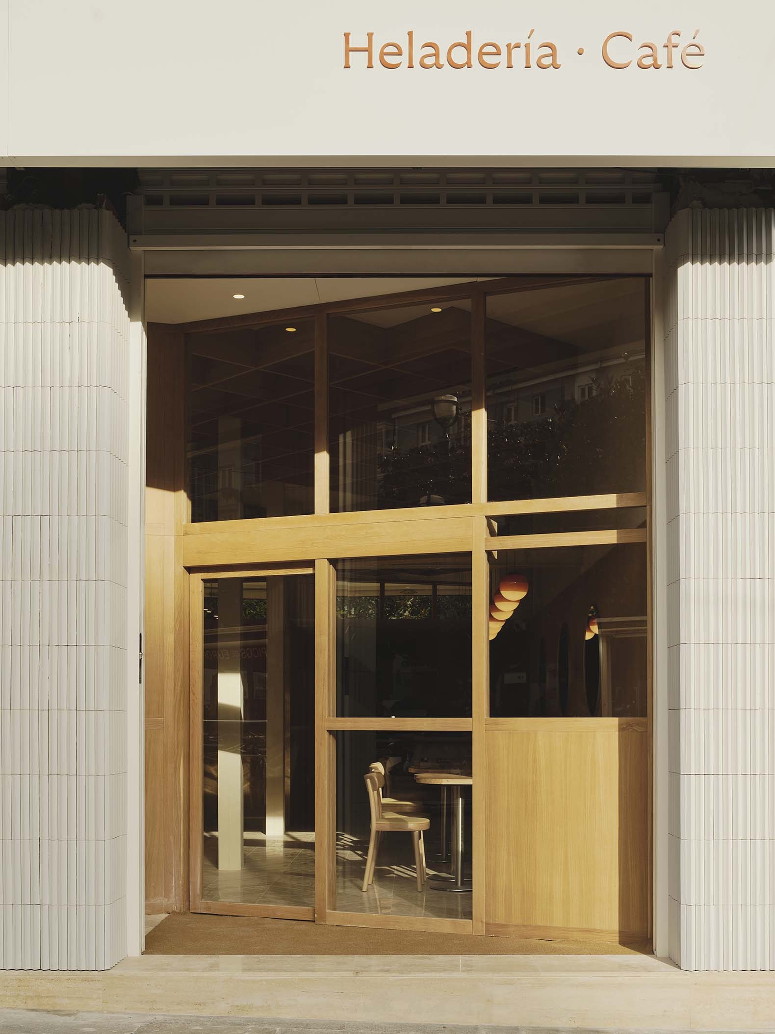 Regma Ice Cream Parlour by Zooco Estudio. Photograph by David Zarzoso Regma Ice Cream Parlour by Zooco Estudio. Photograph by David Zarzoso