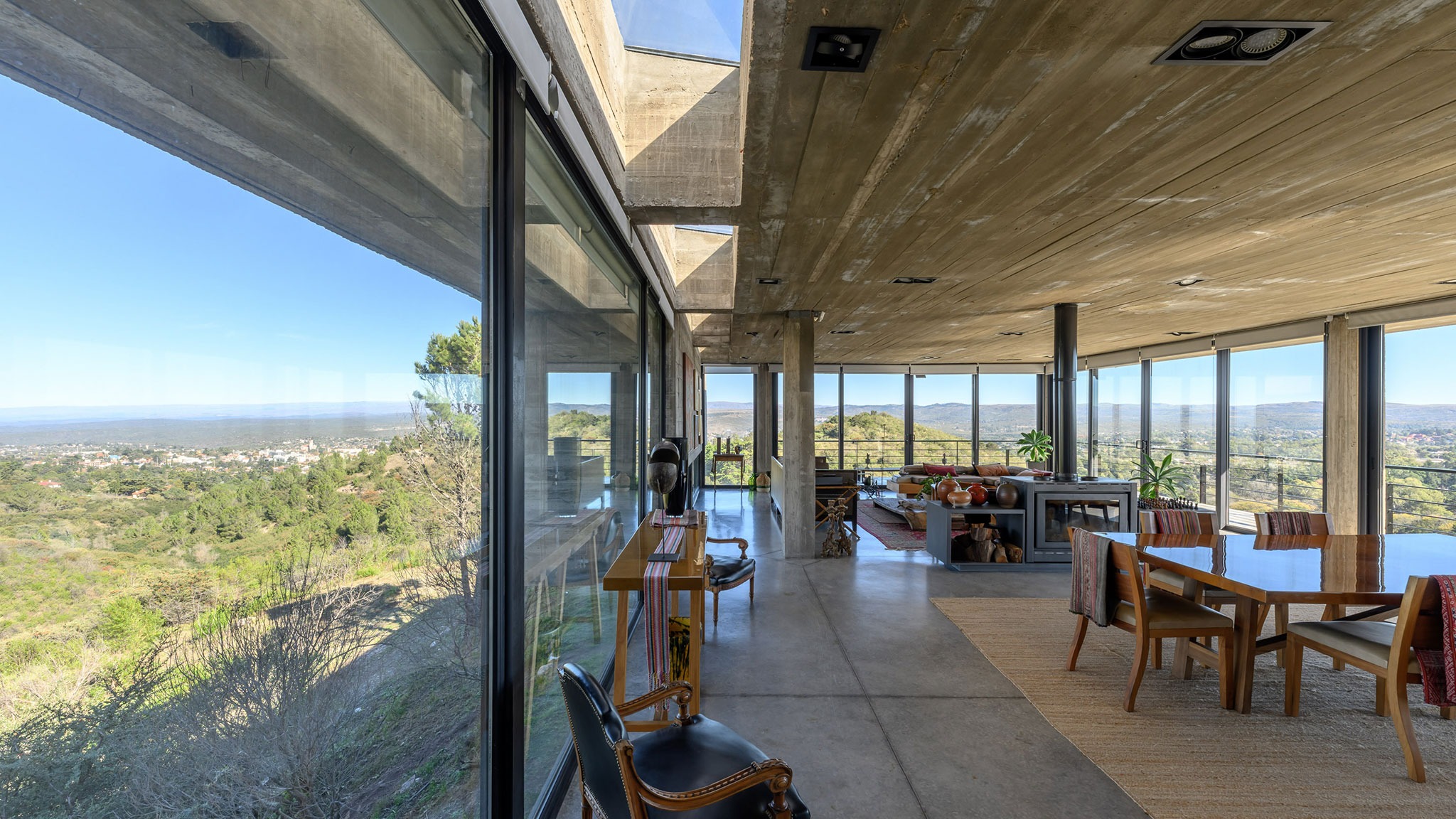 House on the Dragon by Cristián Nanzer. Photography by Gonzalo Viramonte