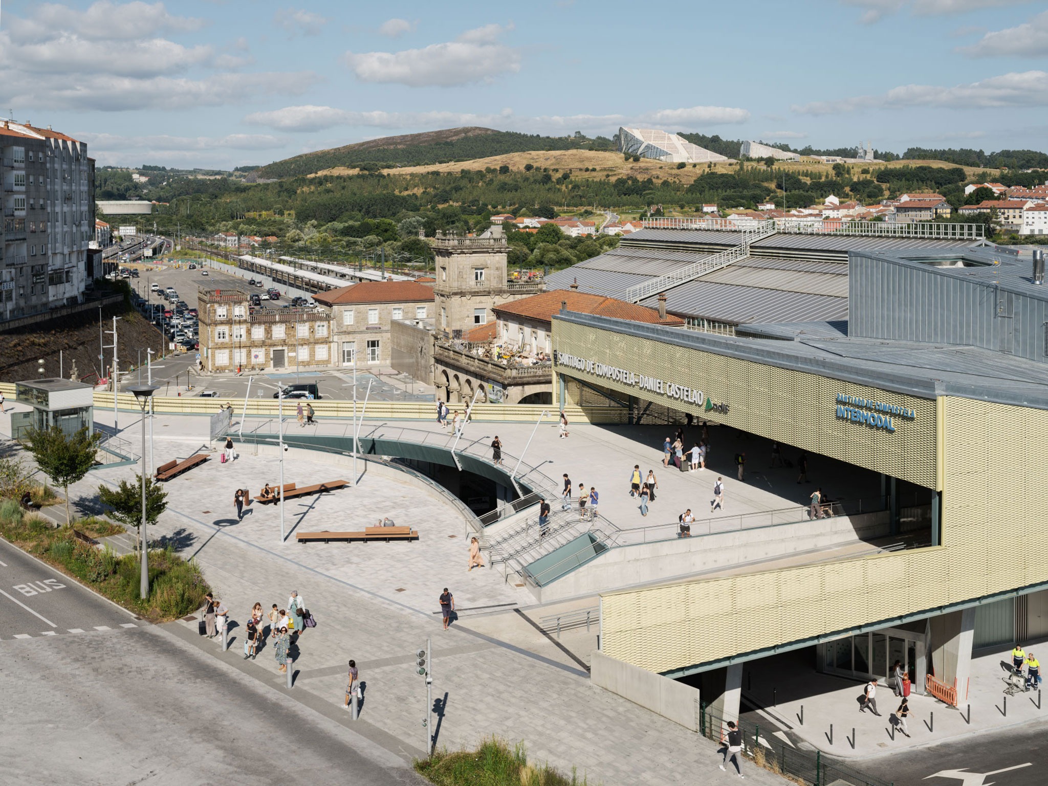 Train station and pedestrian walkway by estudioHerreros. Photography by Luis Díaz Díaz