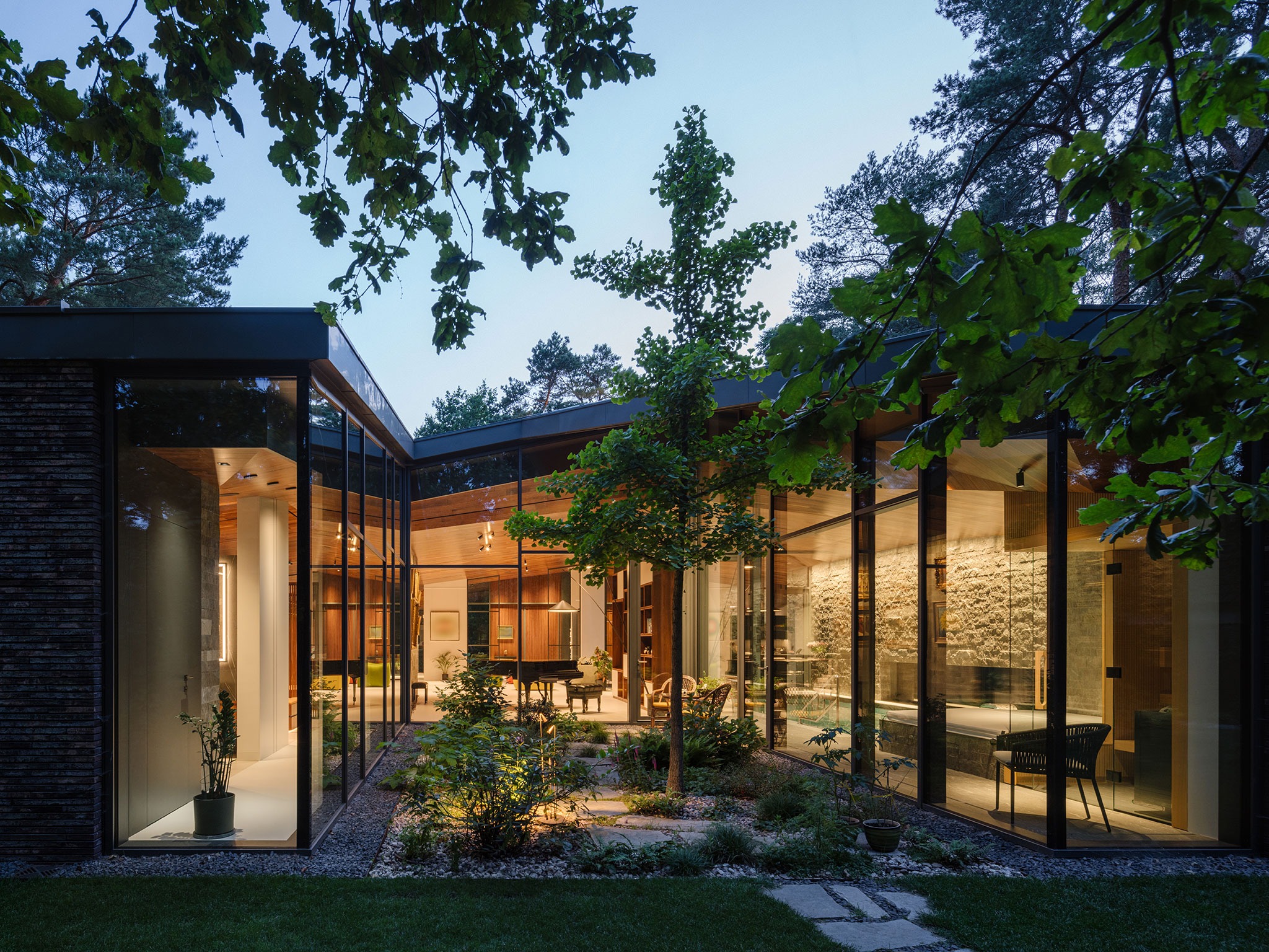 A refuge among the trees. The Travelers' House by Wojciech Kotecki