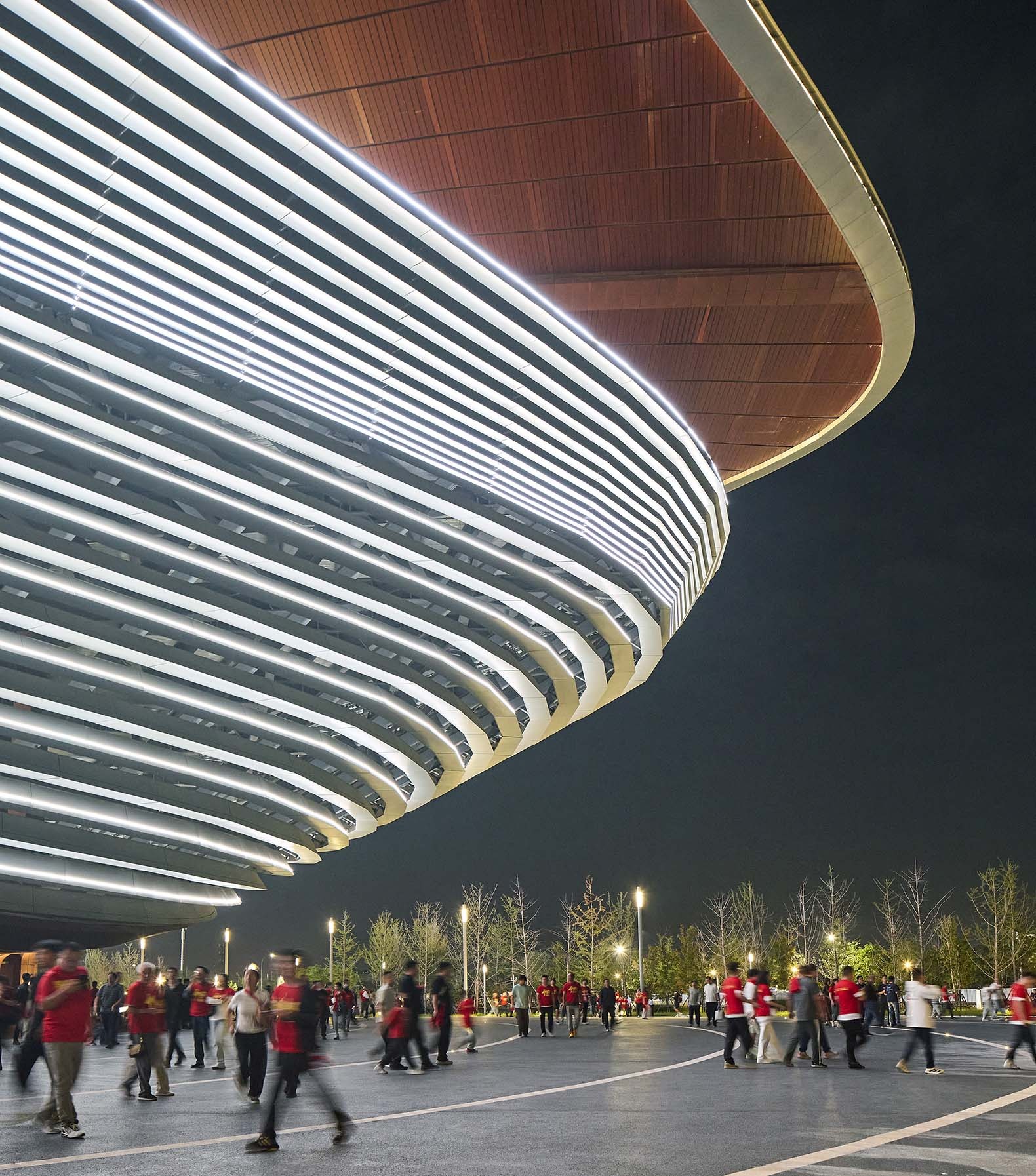 Centro Internacional de Fútbol de Xian, por Zaha Hadid Architects. Fotografía de Hufton + Crow. Centro Internacional de Fútbol de Xian, por Zaha Hadid Architects. Fotografía de Hufton + Crow.
