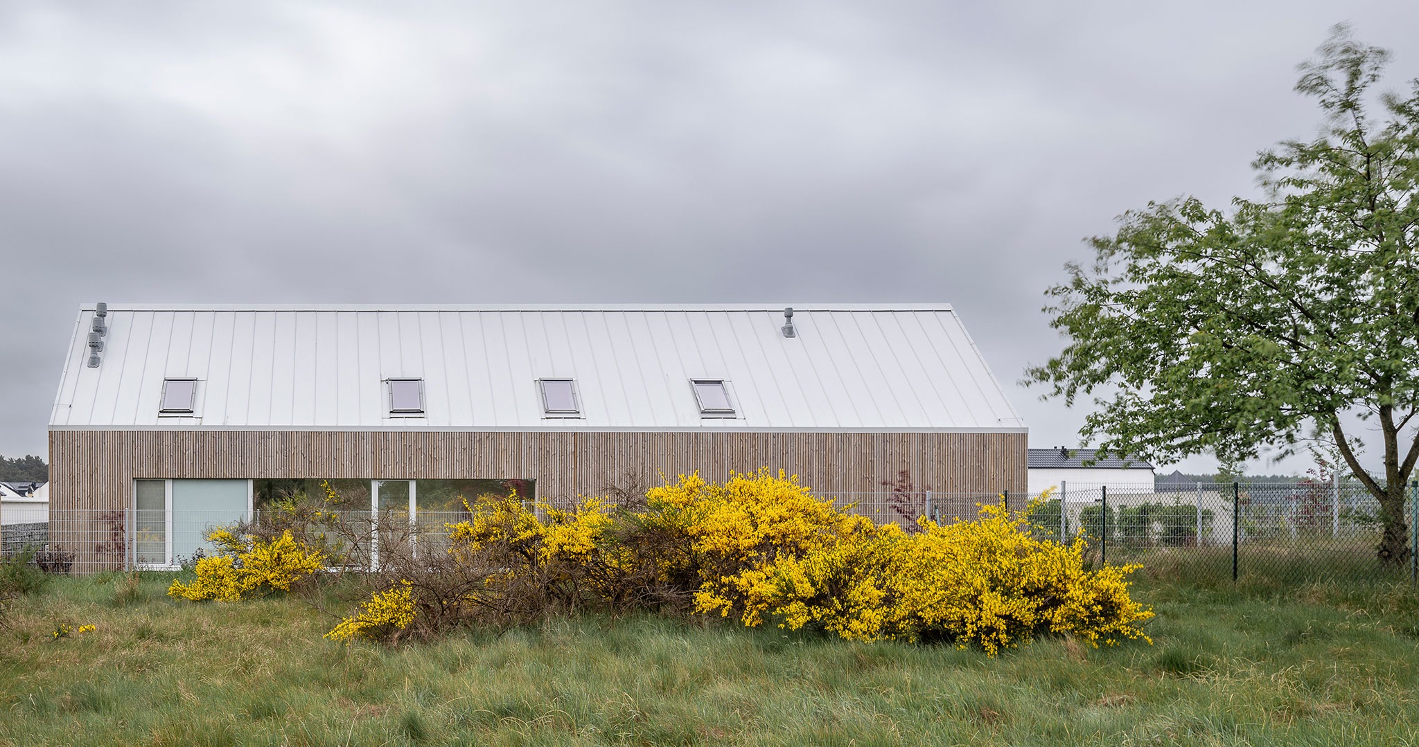 Casa en Jastrzębia Góra por Archmondo. Fotografía por Jakub Certowicz.