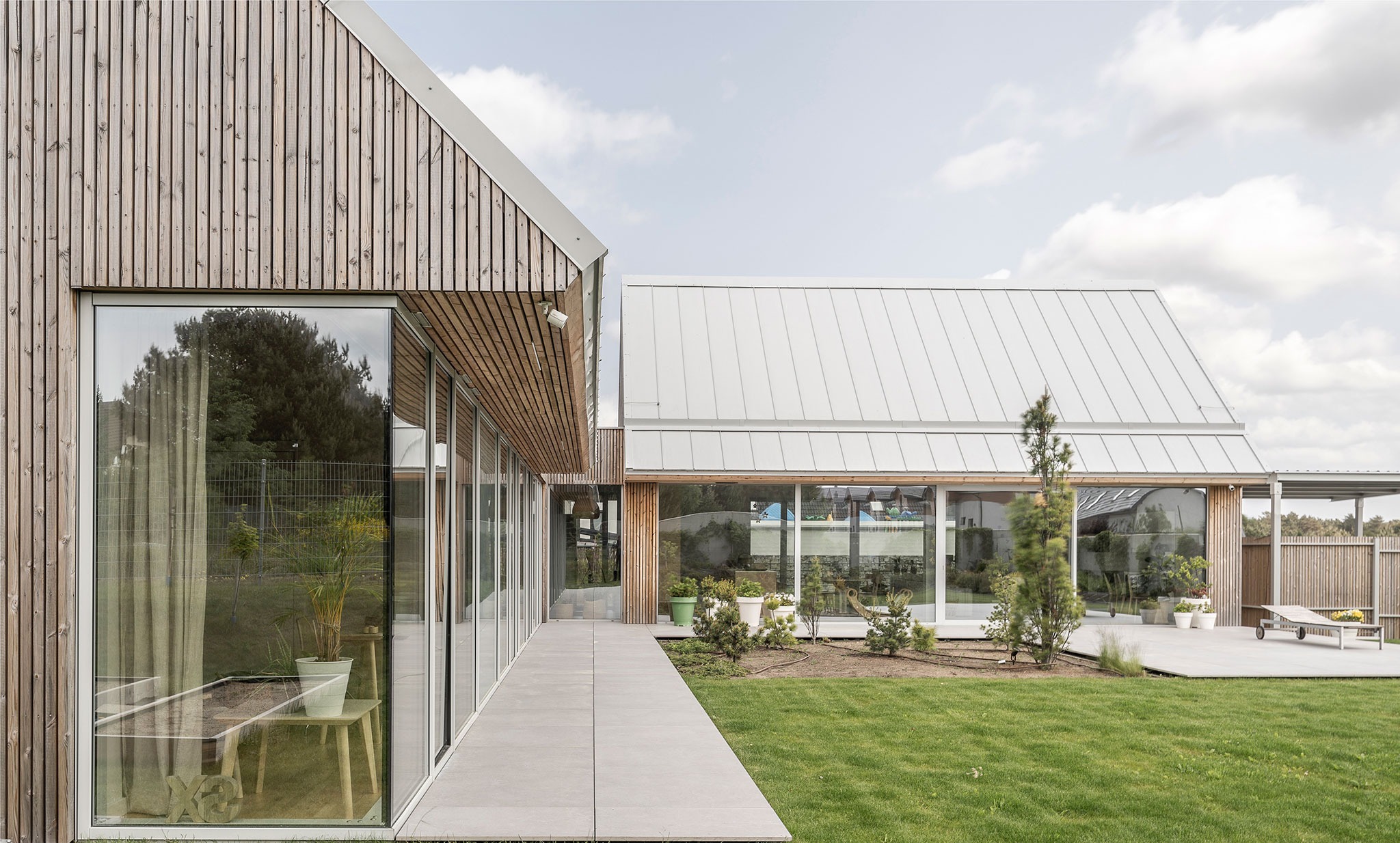 Casa en Jastrzębia Góra por Archmondo. Fotografía por Jakub Certowicz.