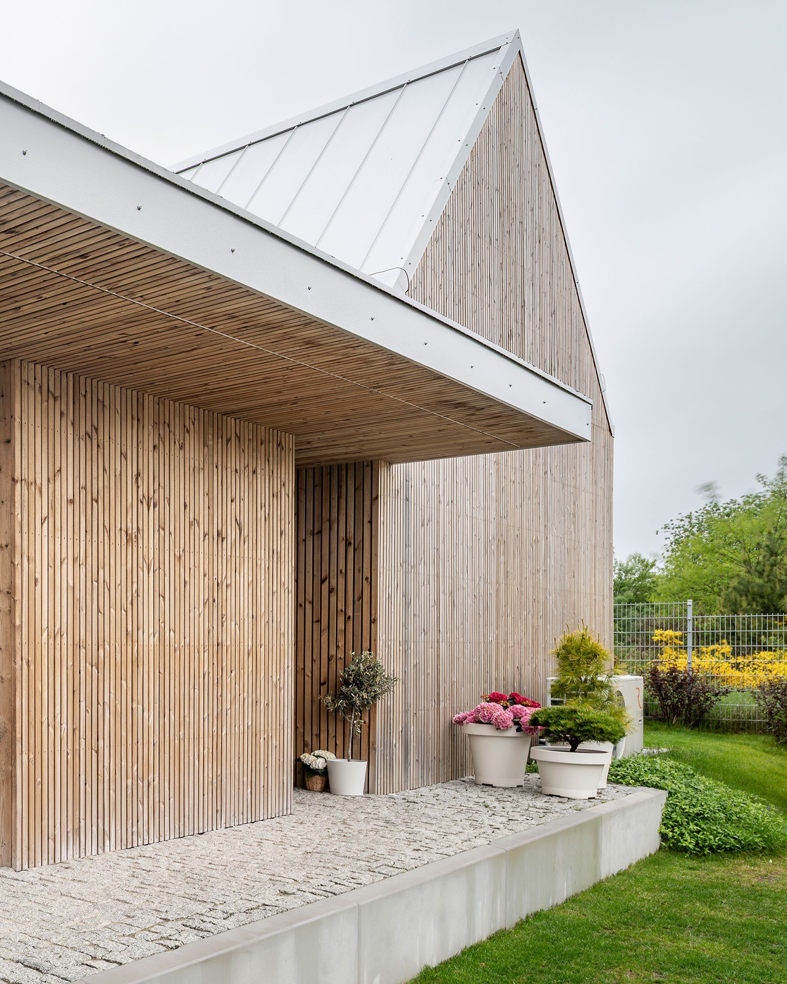 Casa en Jastrzębia Góra por Archmondo. Fotografía por Jakub Certowicz.