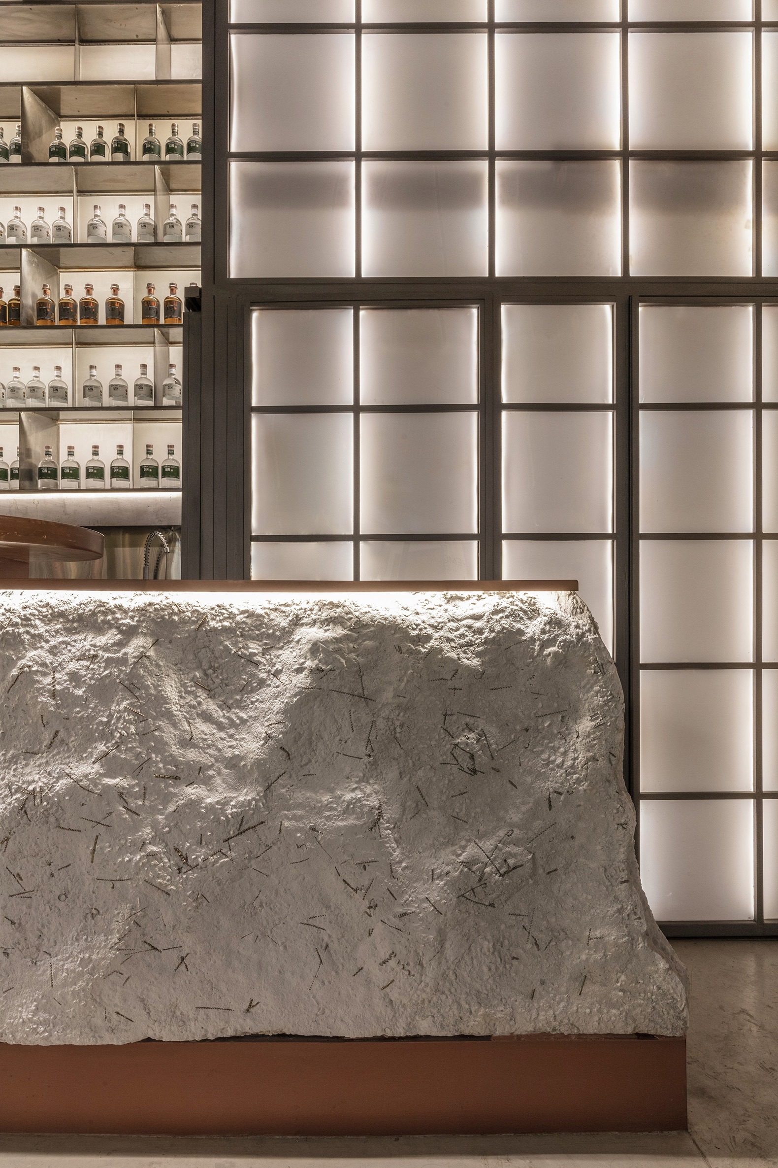 Moretti Gin Bar by Grizzo Studio + Rocío Martínez Serra. Photograph by Federico Kulekdjian. Moretti Gin Bar by Grizzo Studio + Rocío Martínez Serra. Photograph by Federico Kulekdjian.