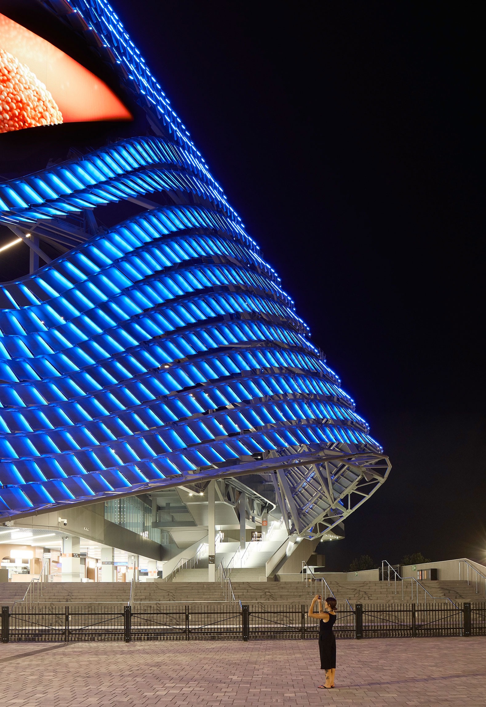 Roig Arena por HOK and ERRE. Fotografía por Hufton + Crow.