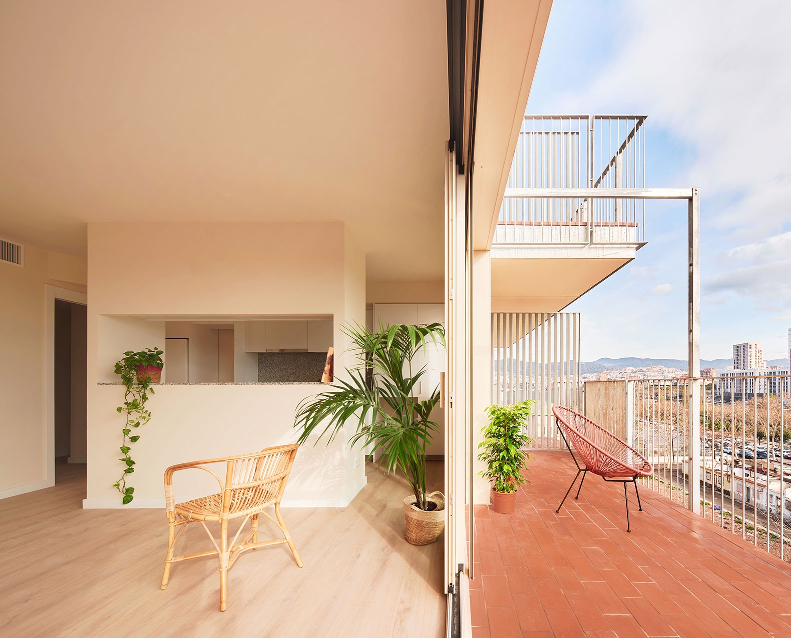 DE PEUS A TERRA by MADhel, MARMOLBRAVO and Miel Arquitectos. Photograph by Jose Hevia.