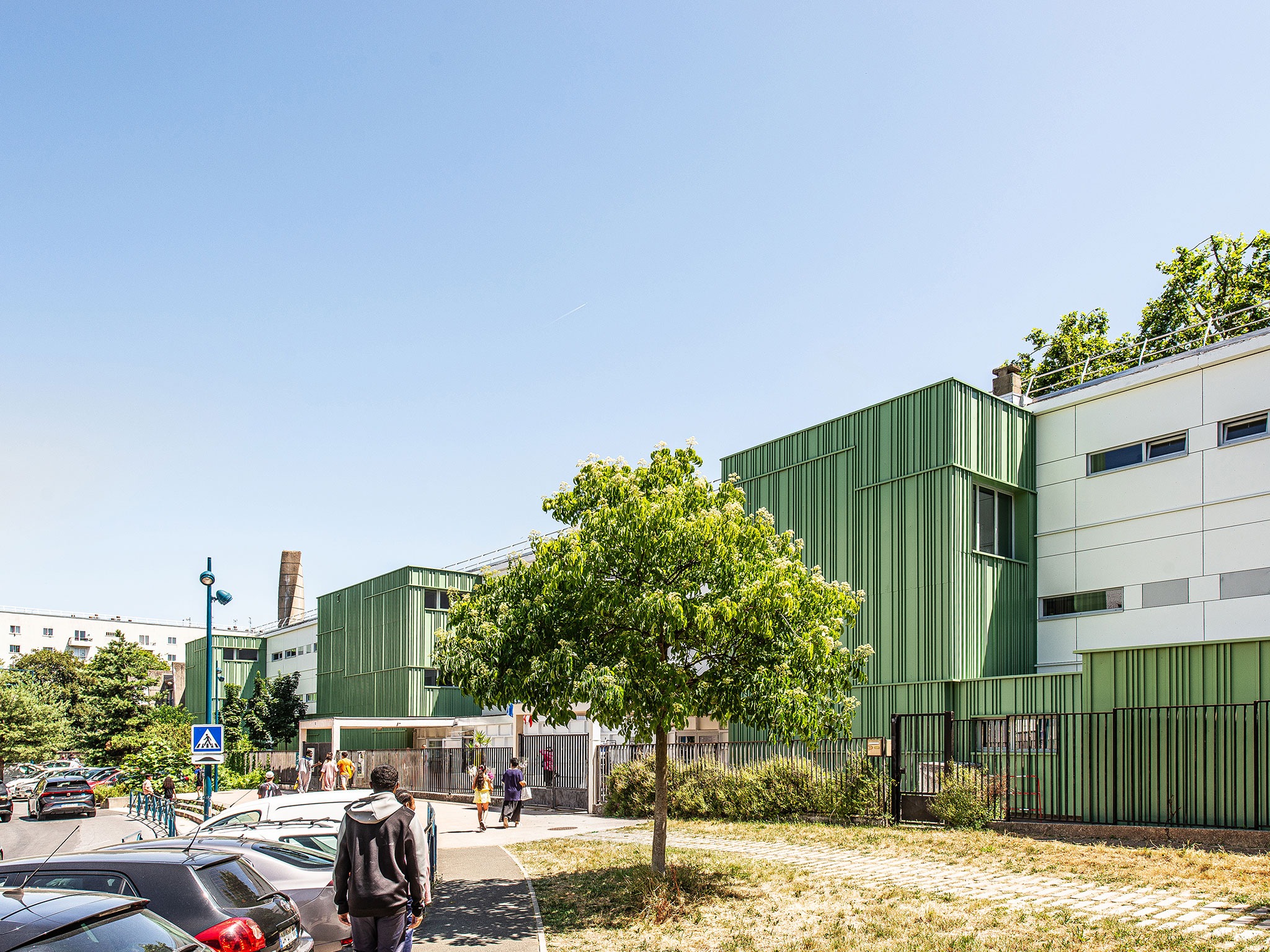 Marcel Cachin school & Siloé Leisure Centre by Swan architectes. Photograph by Swan architectes.