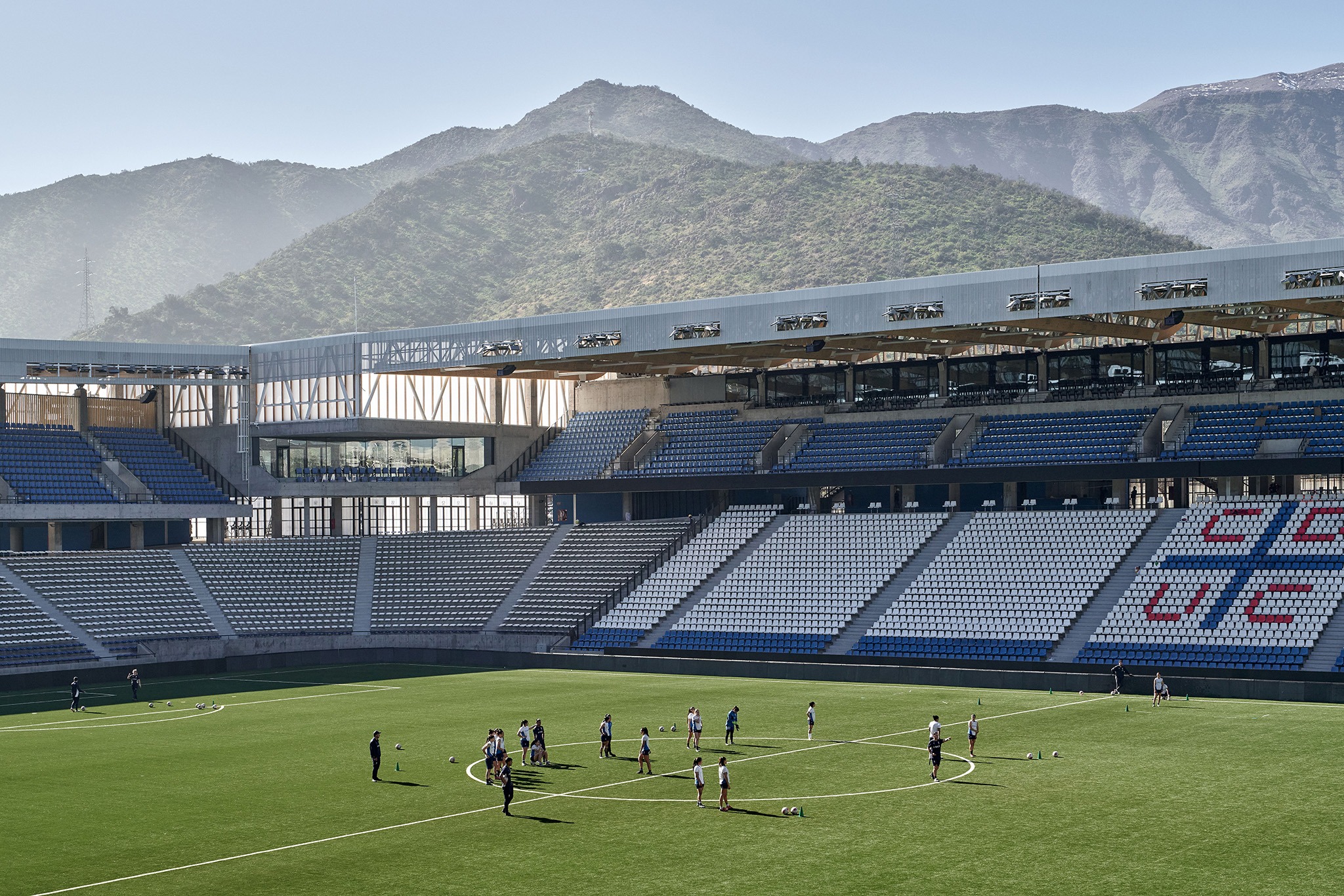 Proyecto de Modernización del Estadio de Universidad Católica por IDOM. Fotografía por Cristóbal Palma.