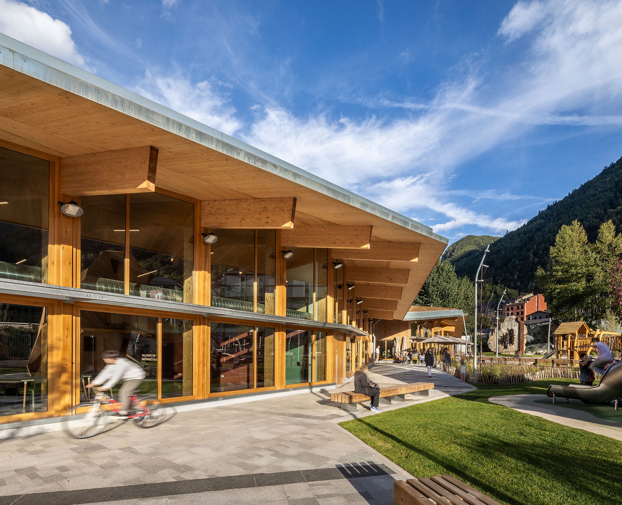  Parc de l’Ossa por Altura arquitectes. Fotografía por Rafael Vargas.