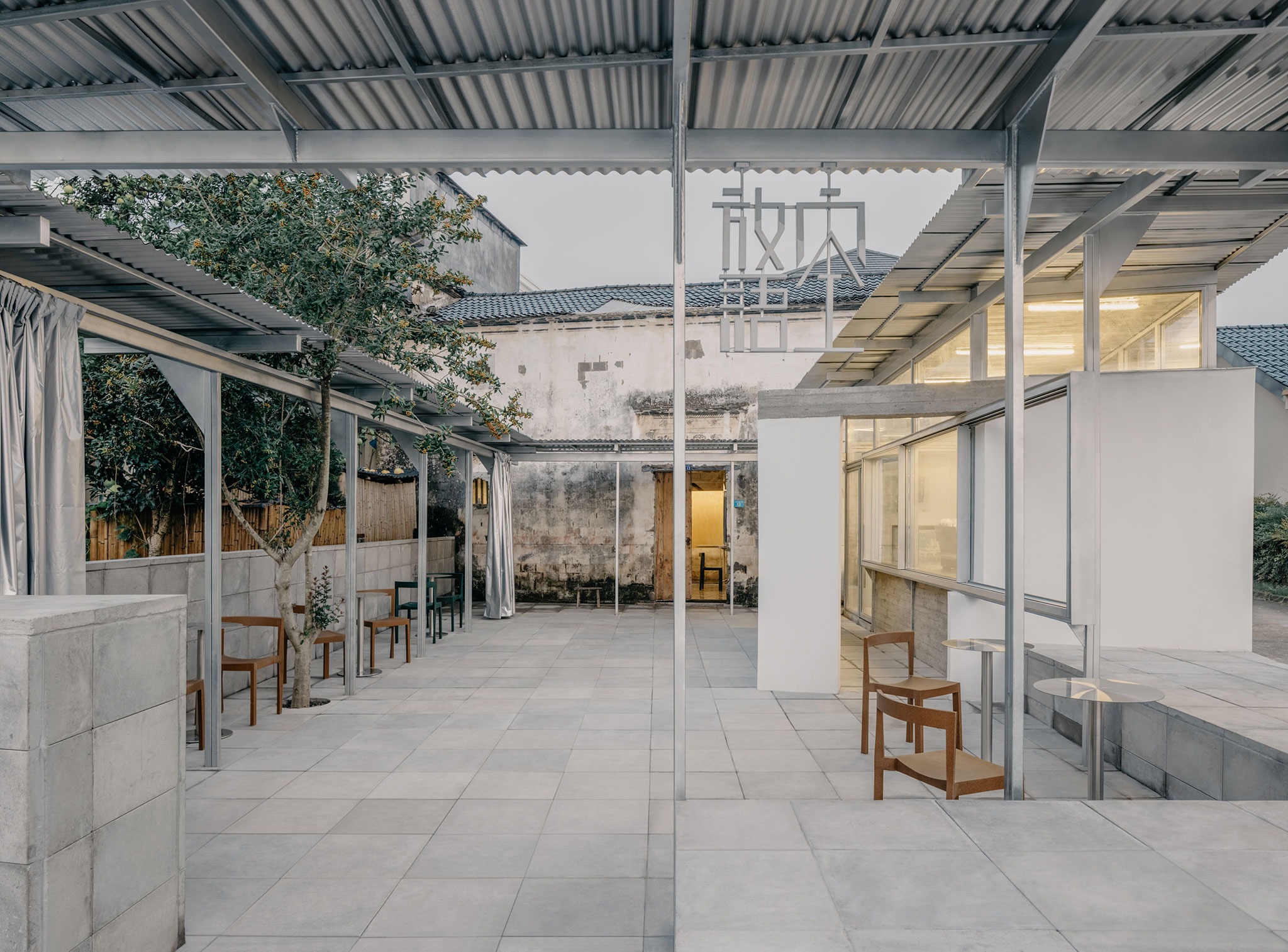Centro de visitantes - Longyou / centro turístico por Atelier tao+c. Fotografía por Wen Studio.