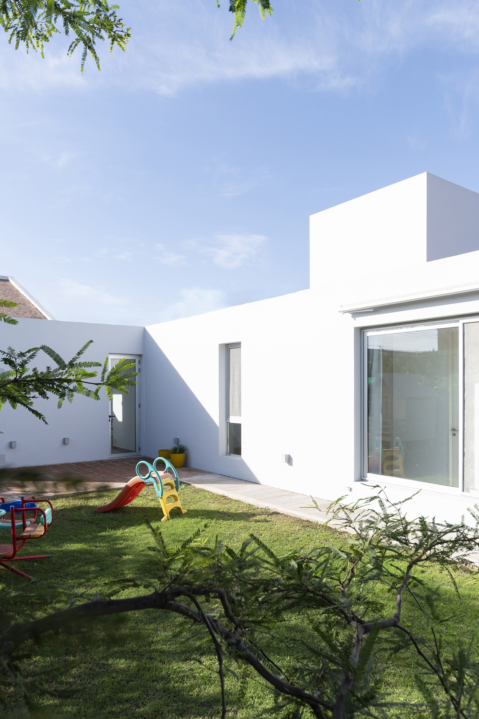 House for a tree by Esteras Perrote. Photograph by Juan Cruz Paredes.