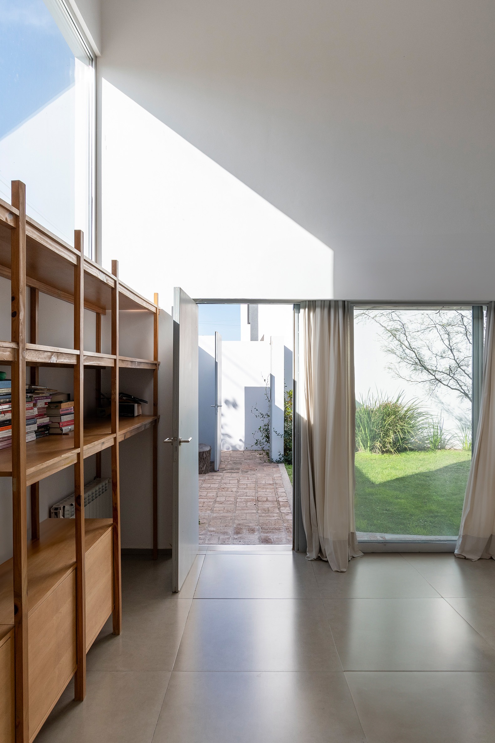 House for a tree by Esteras Perrote. Photograph by Juan Cruz Paredes.