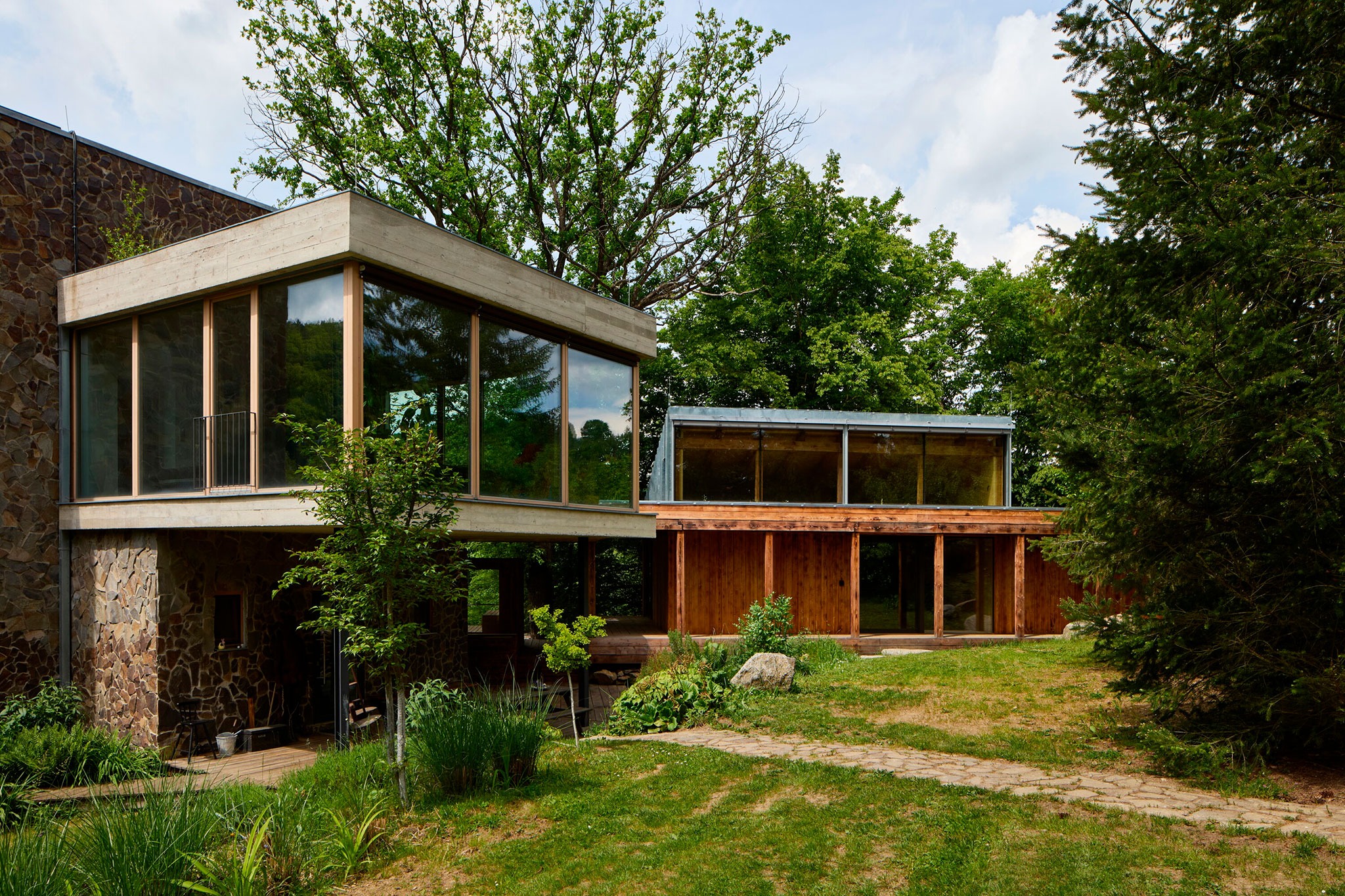 Casa Medník por Päivä architekti. Fotografía por Radek Úlehla.