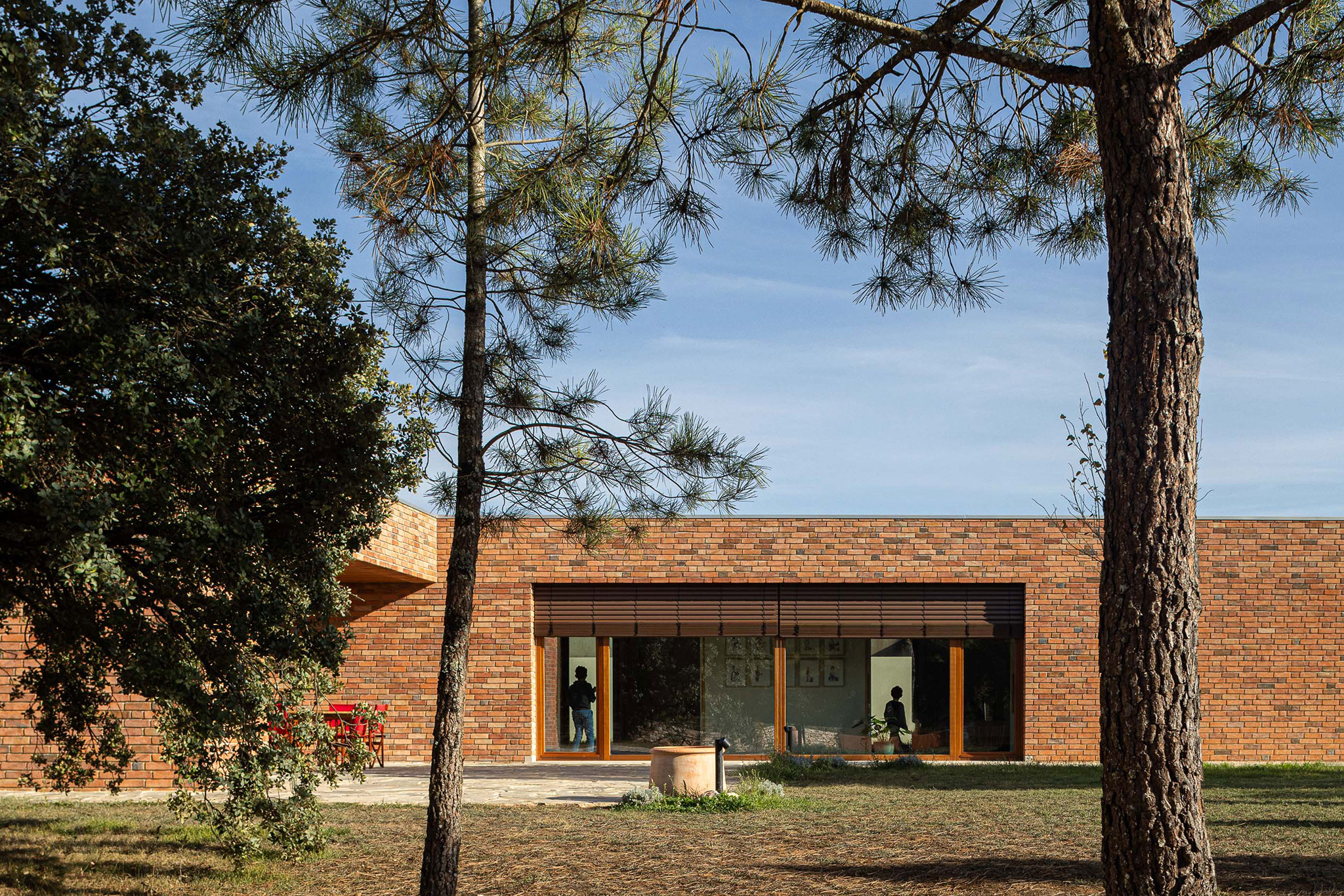 House in Lameira by João Pedro Pedrosa. Photograph by Ivo Tavares Studio.