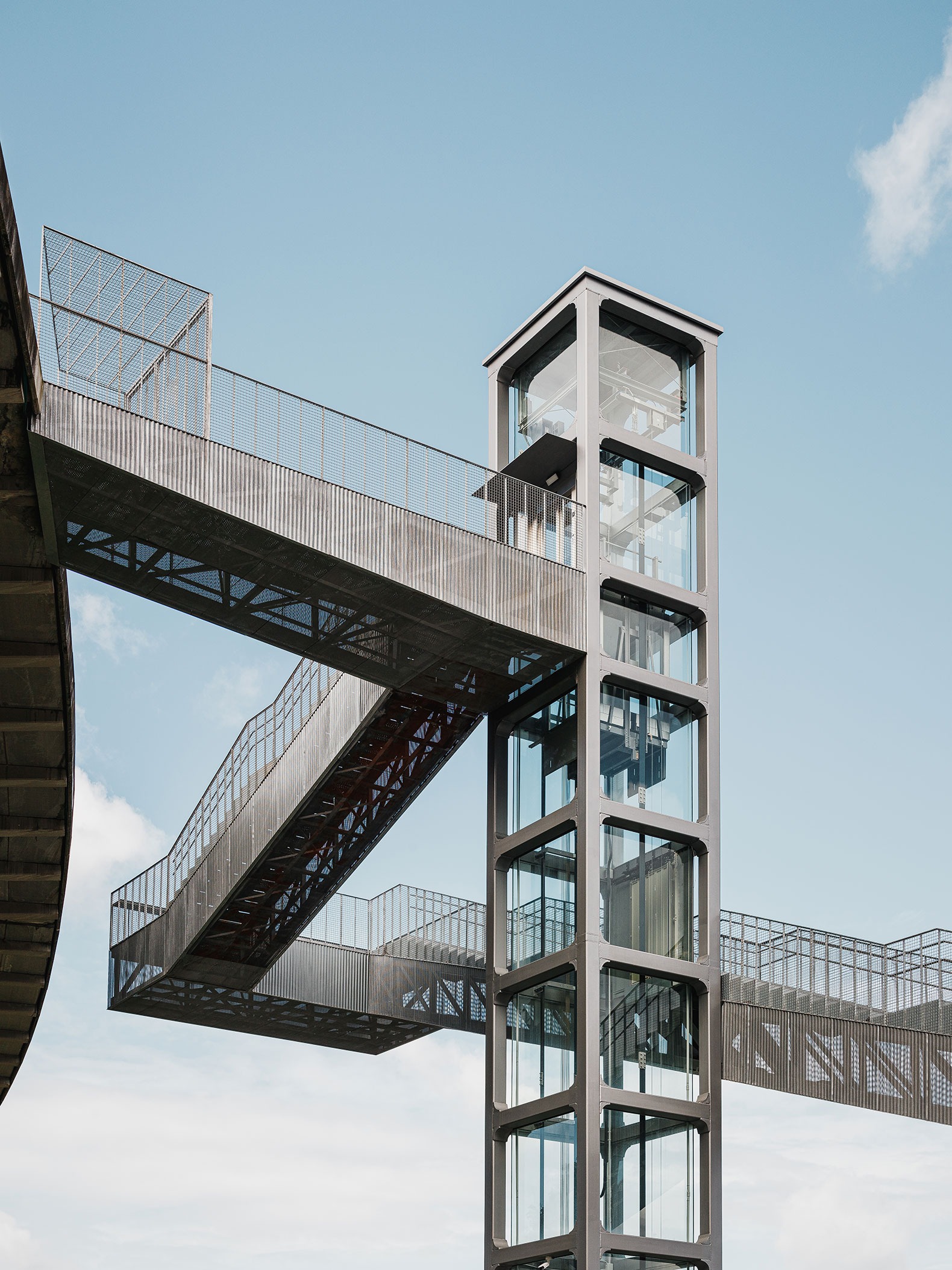 Access to the Altos Hornos de Bizkaia by TARTE and ELE. Photograph by Aitor Estévez.