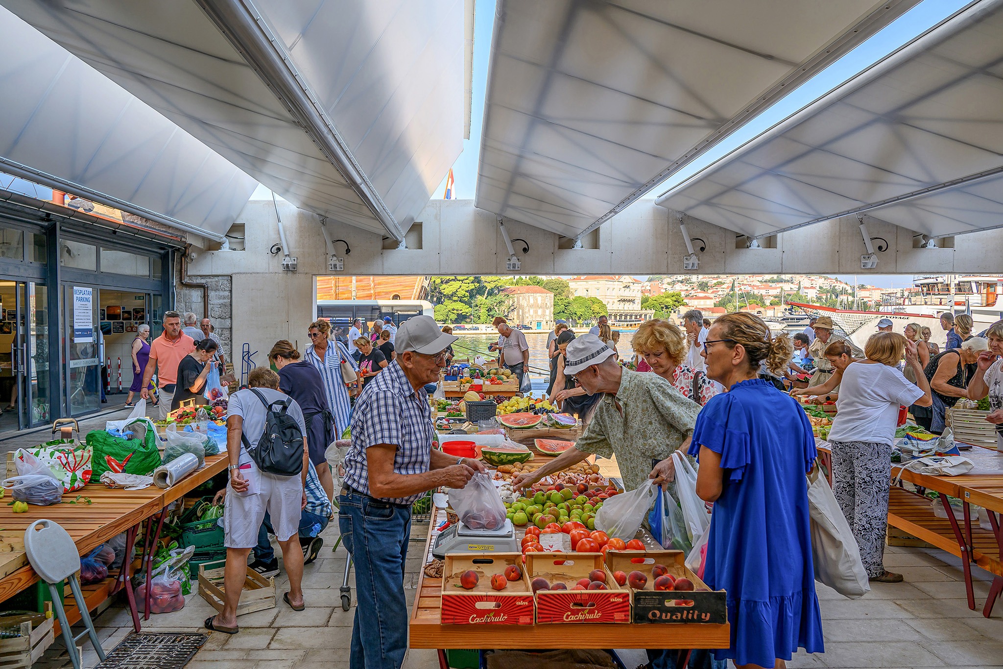 Market Gruž by ARP / Peračić-Veljačić. Photograph by Tonći Plazibat / Cropix.