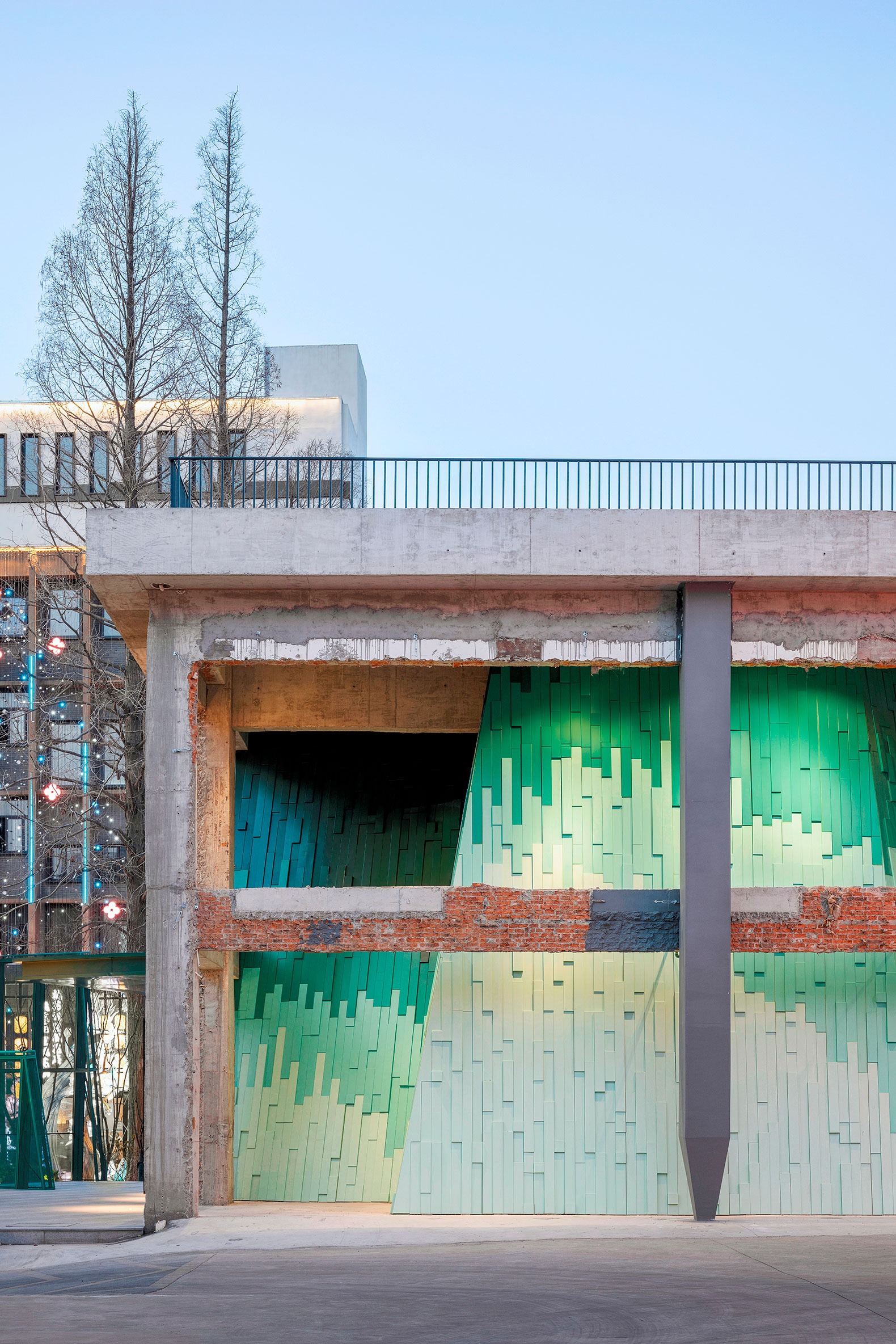 Teatro «Verdant Ridges» por Wutopia Lab. Fotografía por Guowei Liu.
