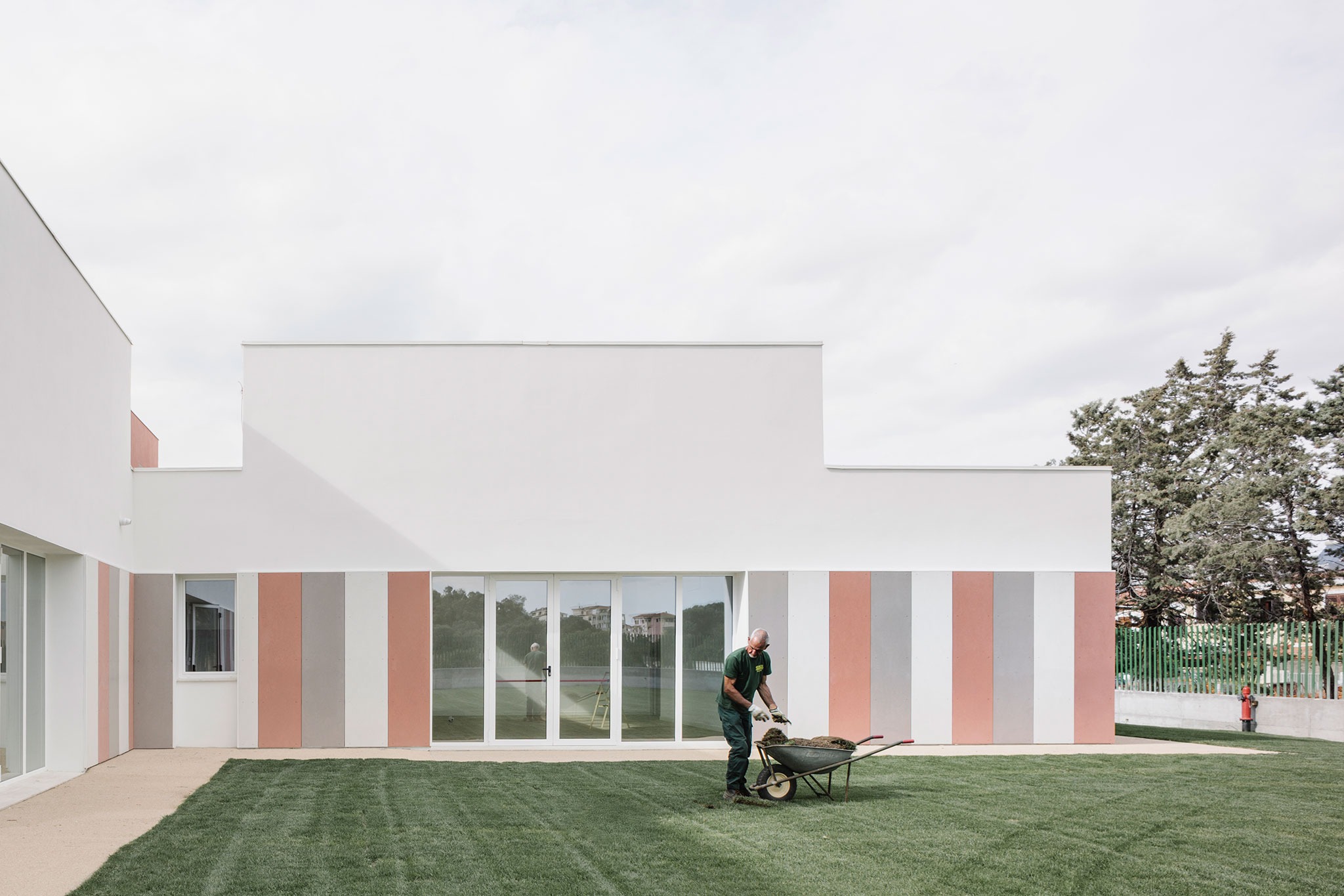 Nursery school on Via dell’Aquamarina Studio Associato di Architettura LERUA. Photograph by Cedric Dasesson.