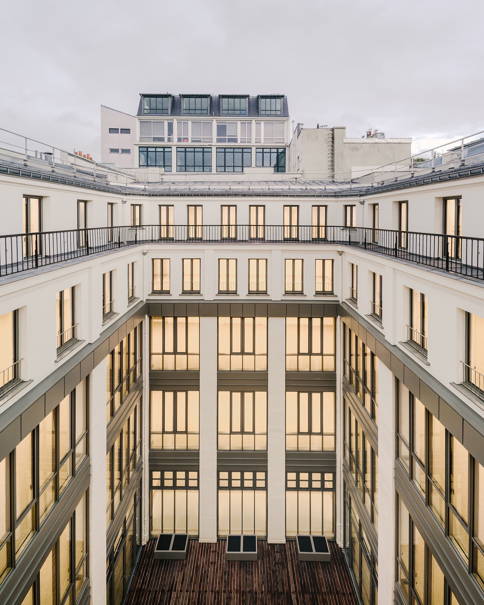 "Sentier" by COVE Architectes + CALQ Architectes. Photograph by Maxime Verret.