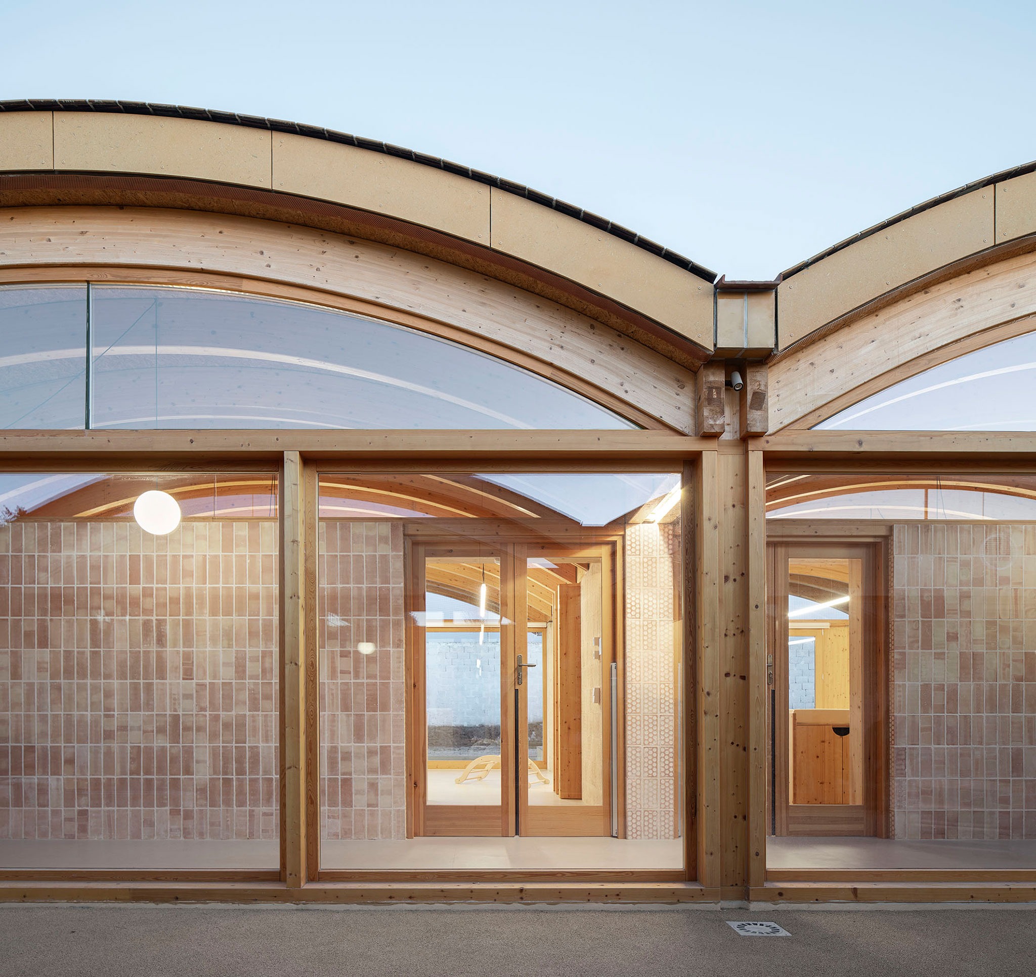 Nursery School in Muro by BOS Arquitectes. Photograph by Del Rio Bani.