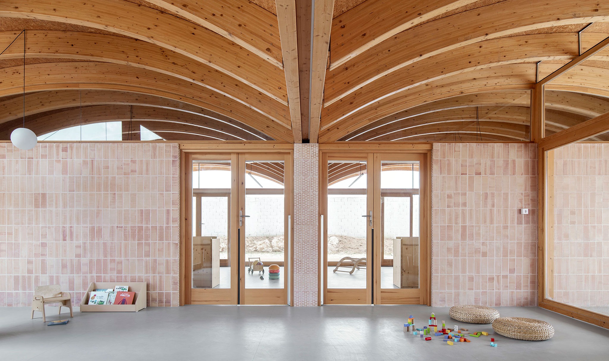 Nursery School in Muro by BOS Arquitectes. Photograph by Del Rio Bani.