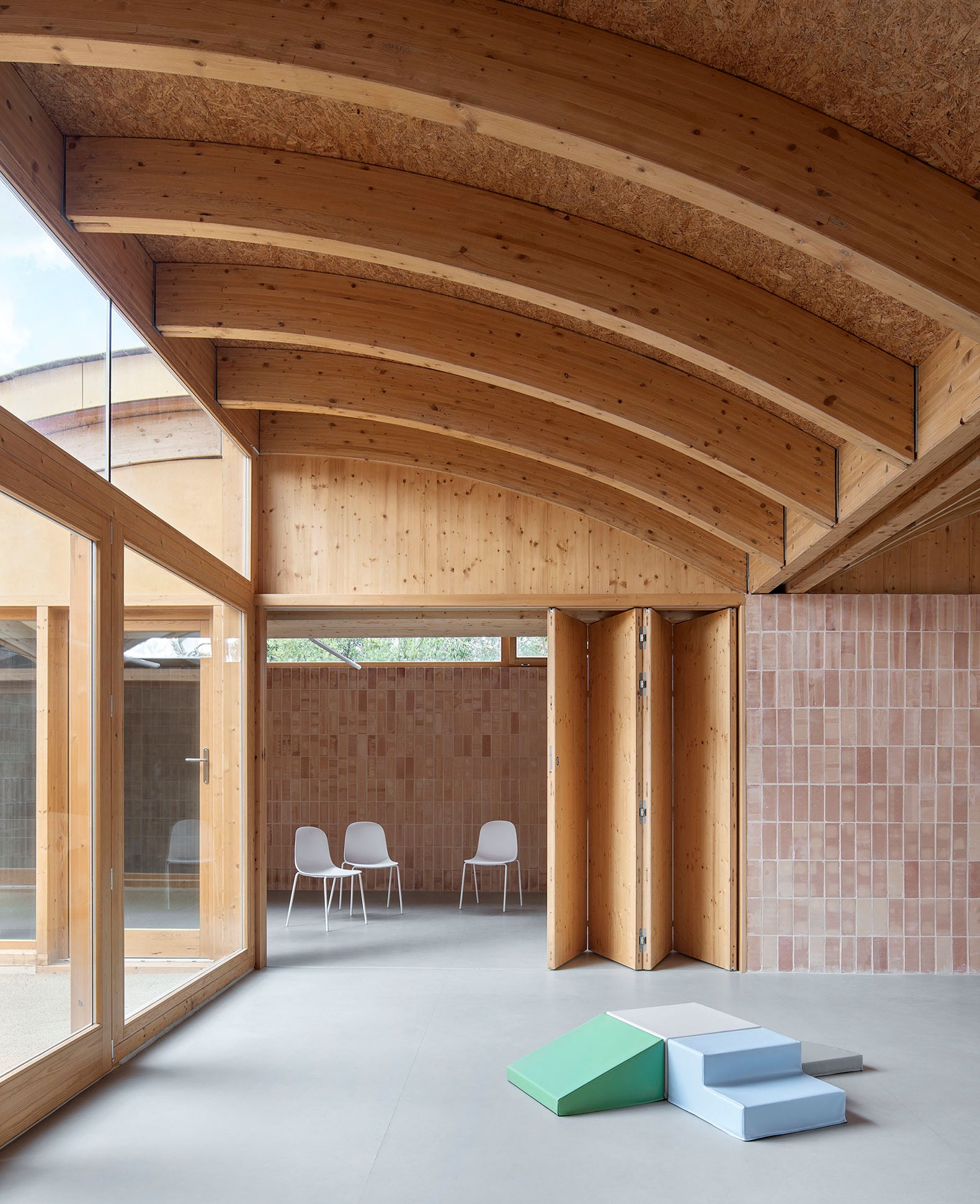 Nursery School in Muro by BOS Arquitectes. Photograph by Del Rio Bani.
