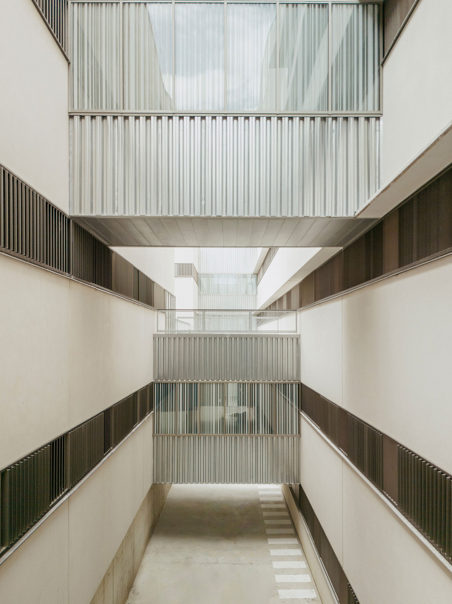 Ontinyent Hospital by Contell-Martínez and Manuel Vega. Photograph by Alejandro Gómez Vives.