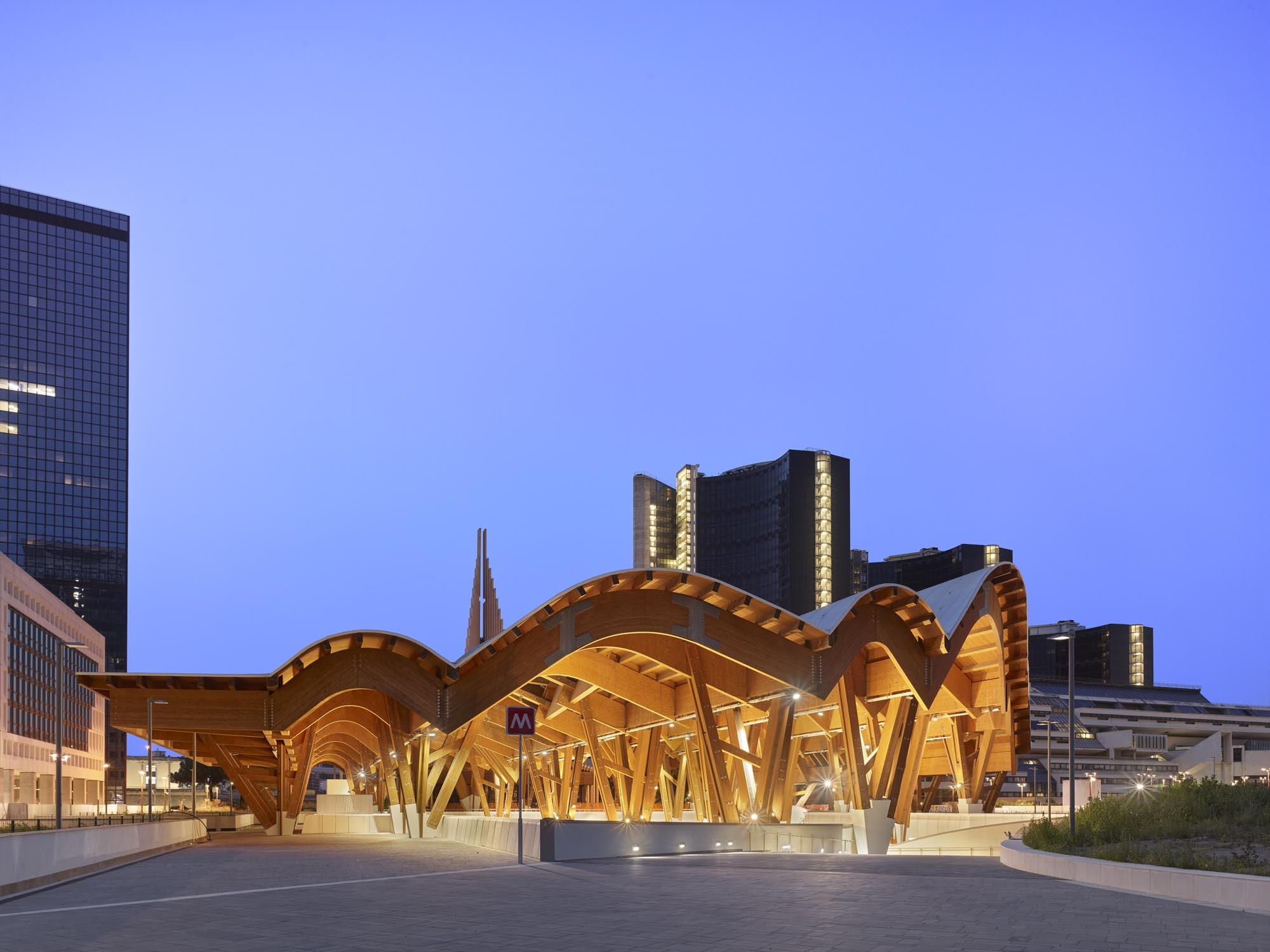 Centro Direzionale, Naples Underground Central Station by Benedetta Tagliabue - EMBT Architects. Photograph by Roland Halbe.&nbsp;