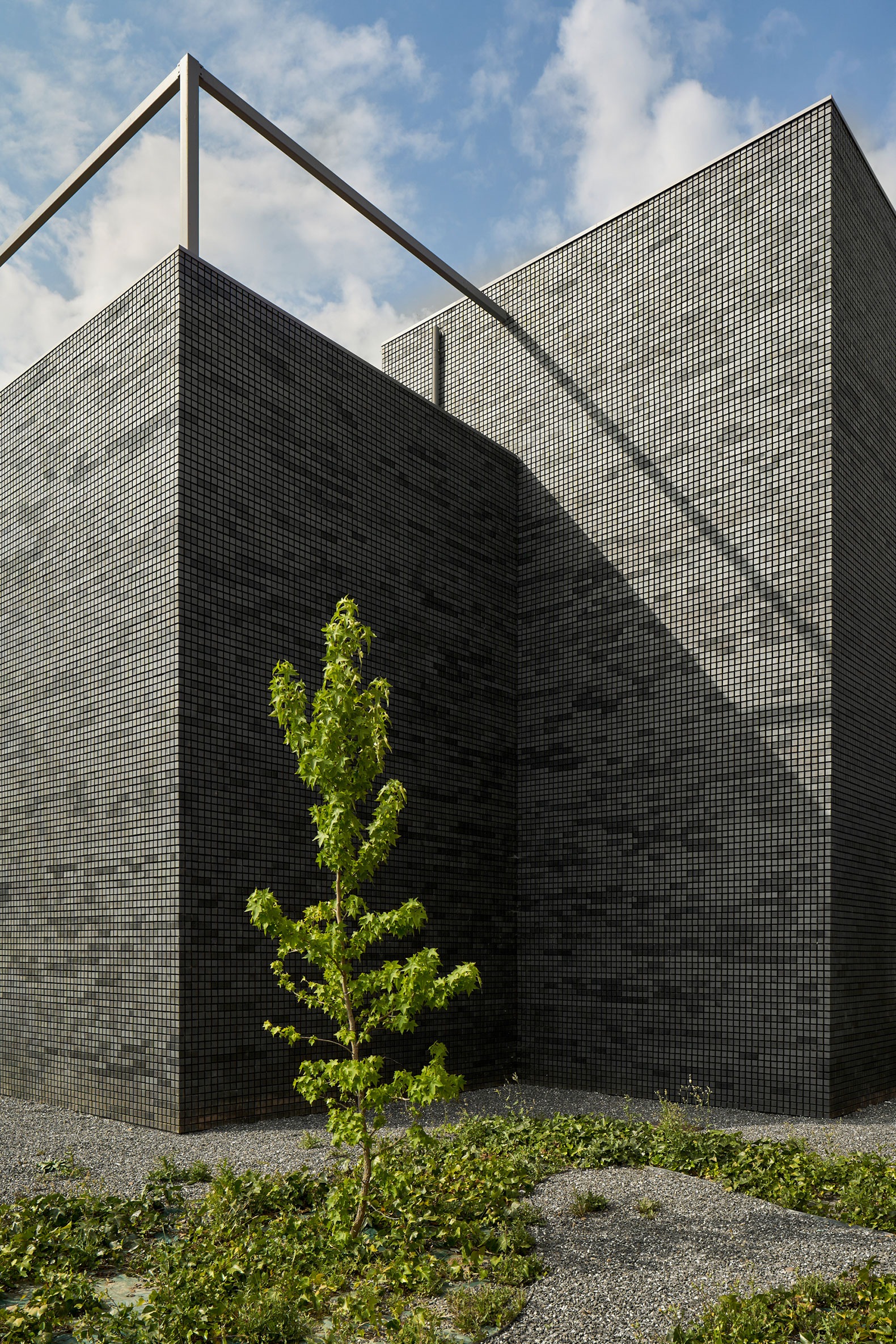 Ampliación del Centro de Empresas de Base Tecnológica por VIRA arquitectura. Fotografía por Javier Bravo.