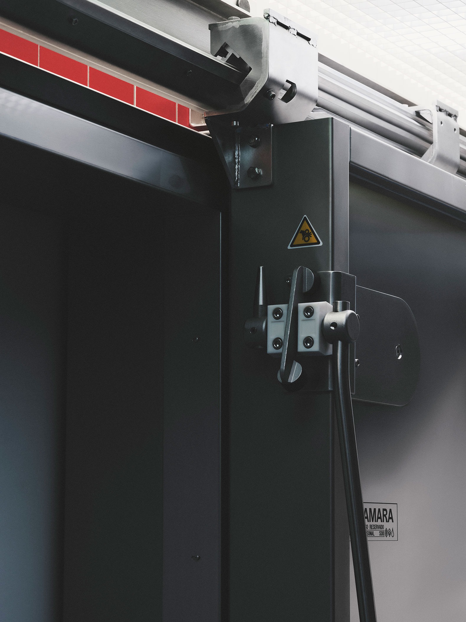 "Sala de Despiece SDD1" by yyplusplus. Photograph by Enanei.