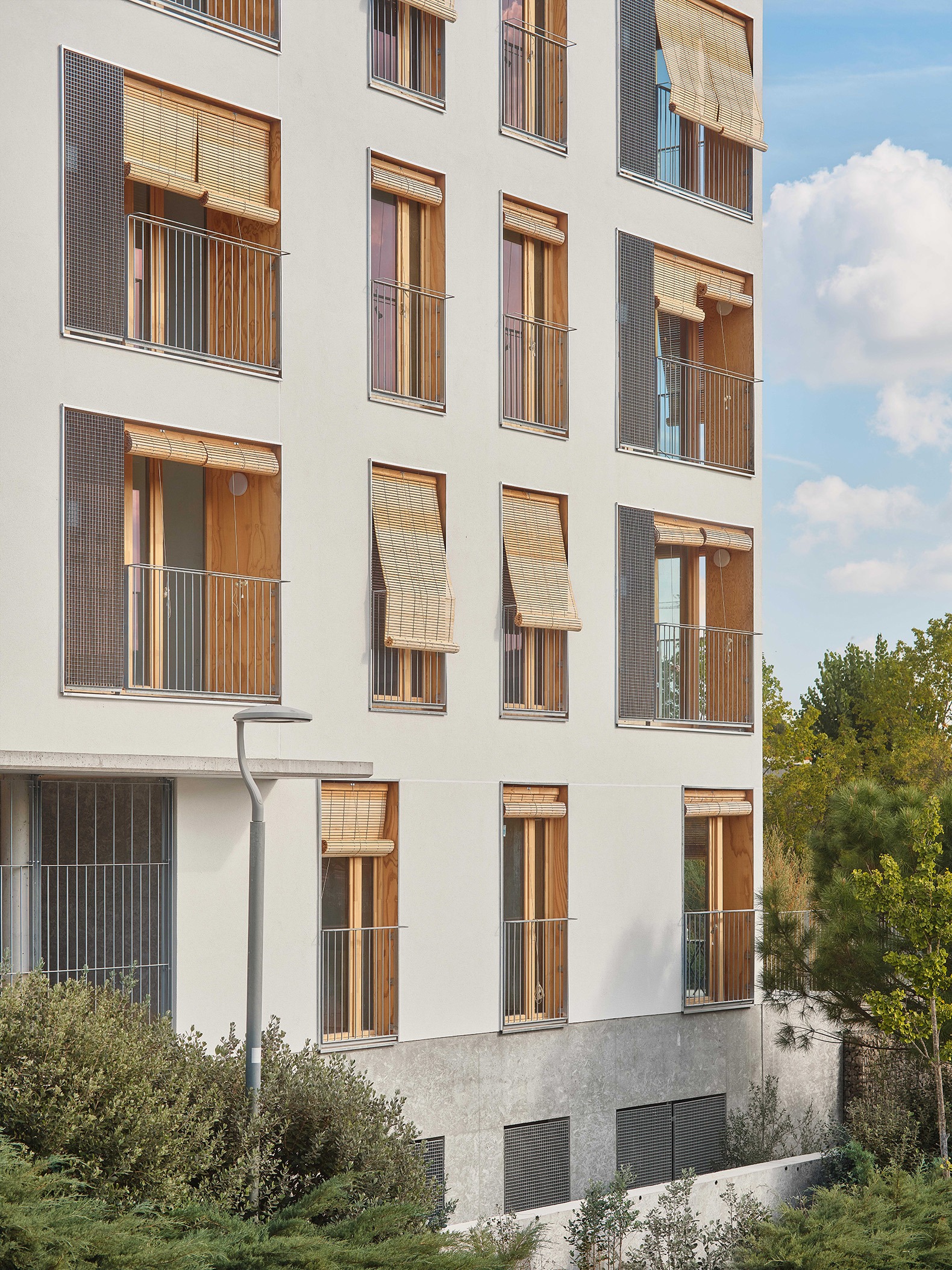 A transitional piece. Social housing and collective space by MBM