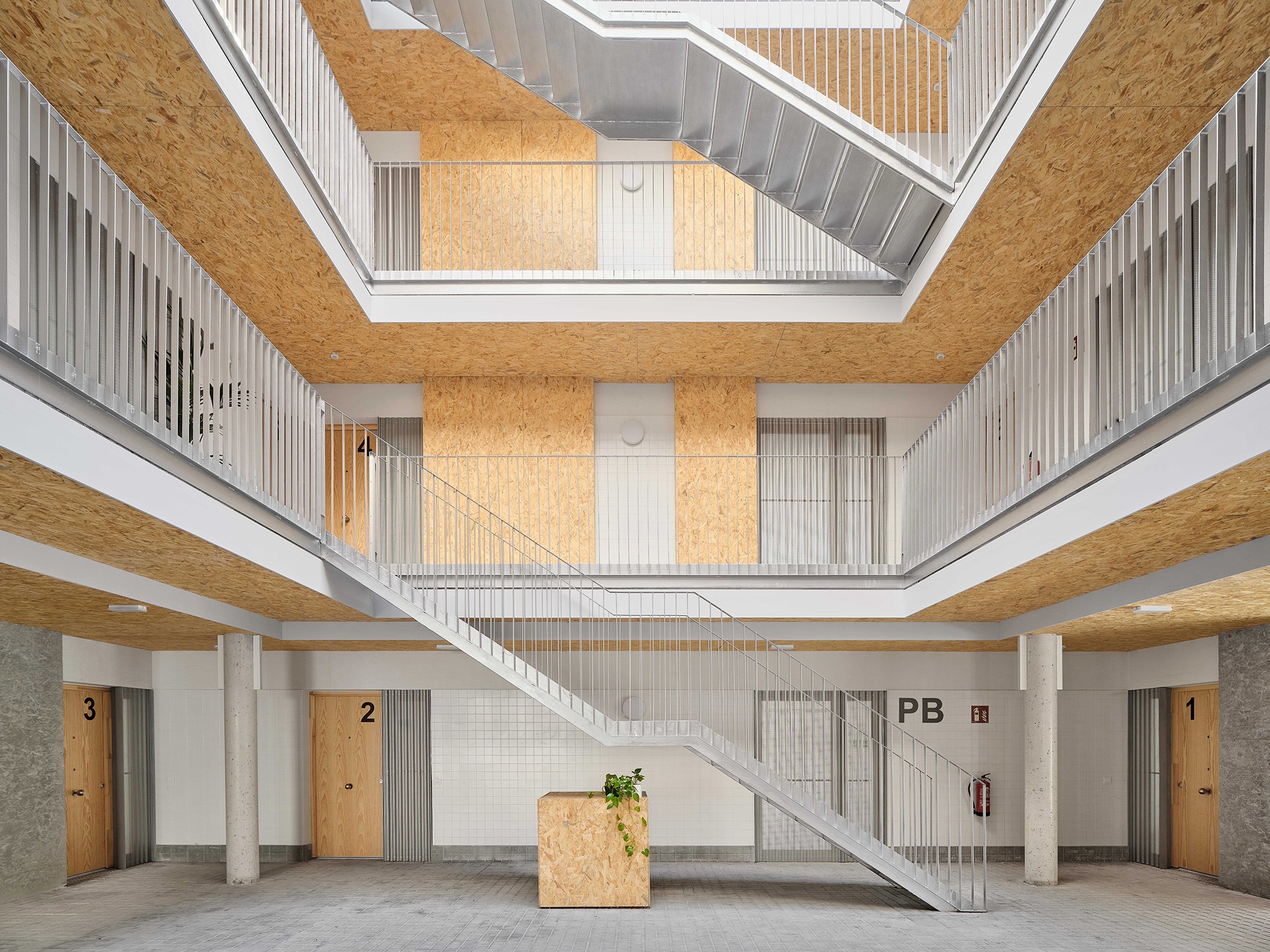 Social housing and collective space in Igualada by UTE MBM arquitectes + 4RQ arquitectura. Photograph by Adrià Goula.