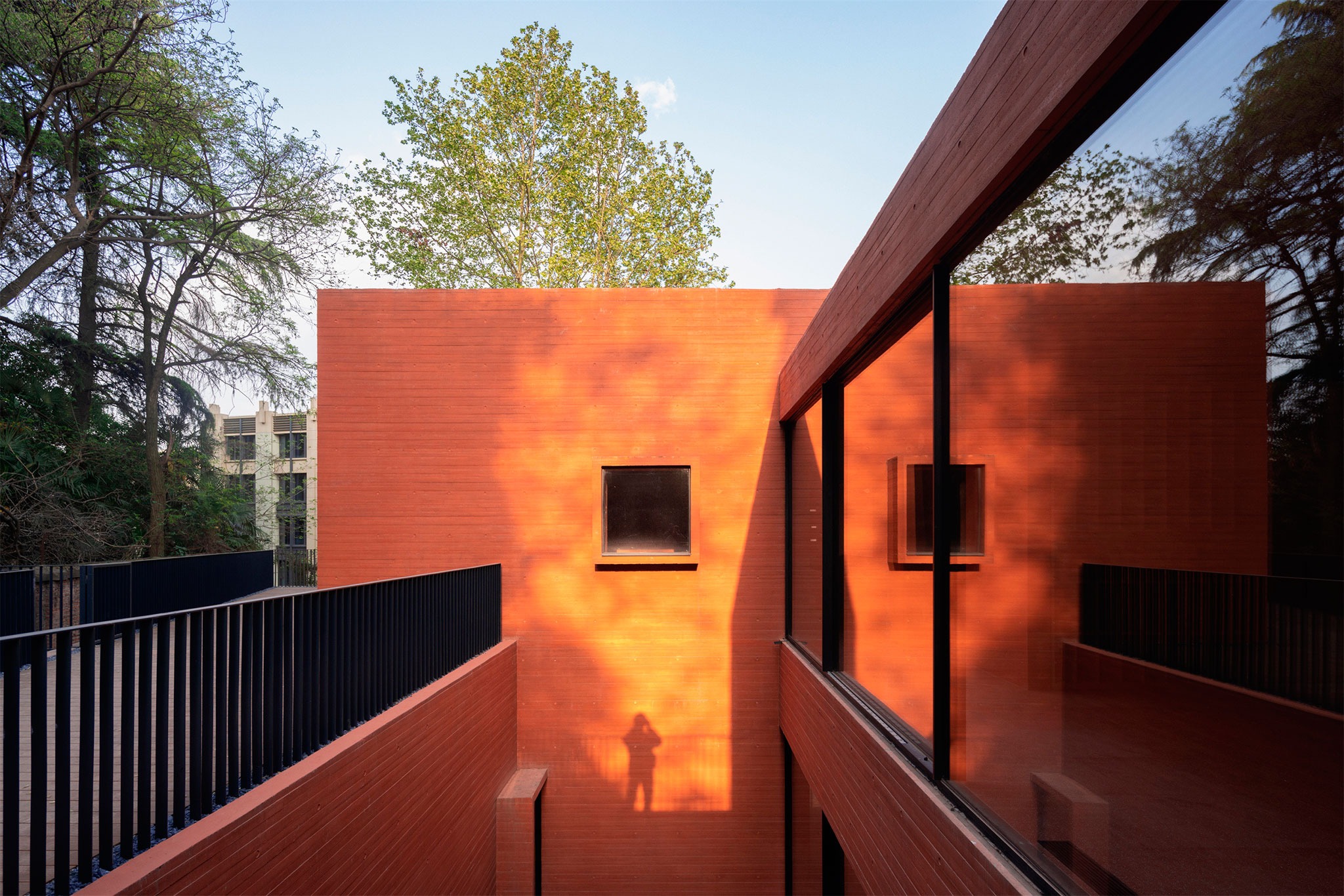 "Red Box" Exhibition Center by Mix. Photograph by Arch-Exist.