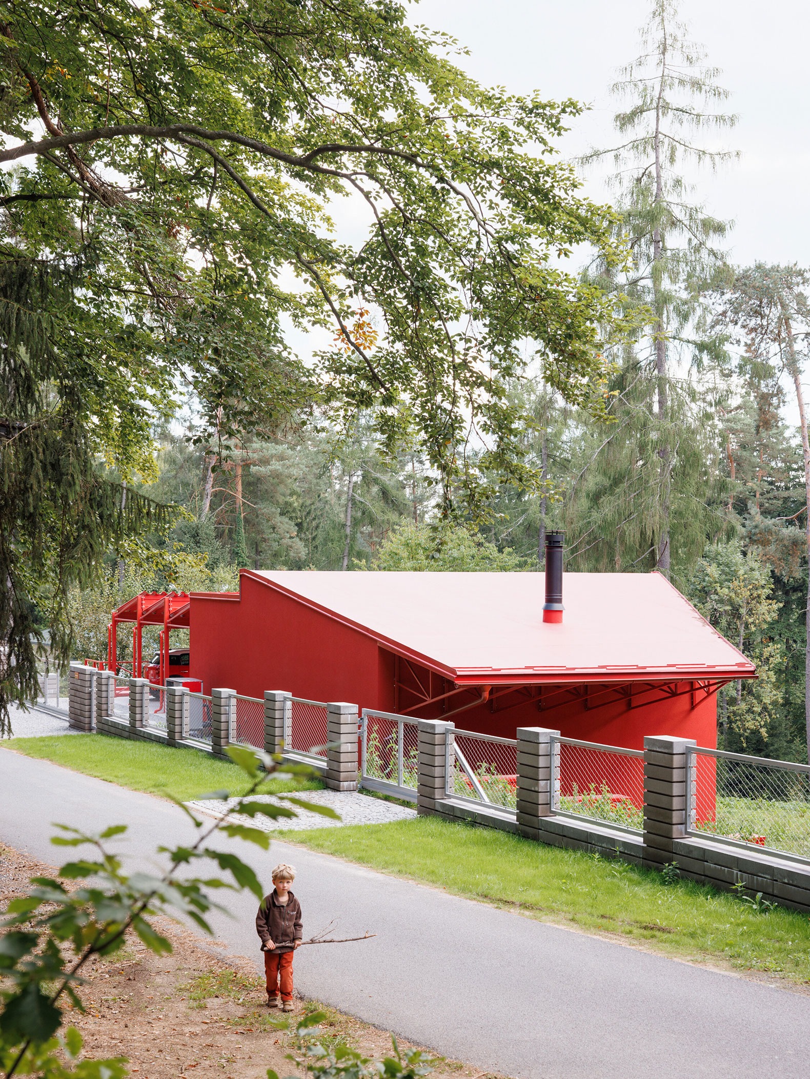Jevany Villa por Architektura. Fotografía por Matej Hakár. 