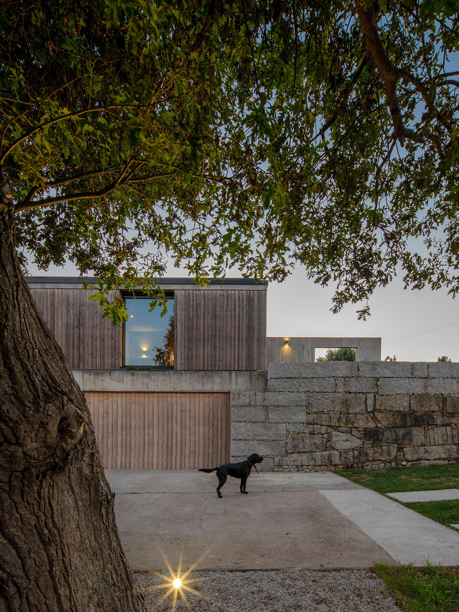 Casa Saiar por Castroferro Arquitectura. Fotografía por Héctor Santos-Díez. 