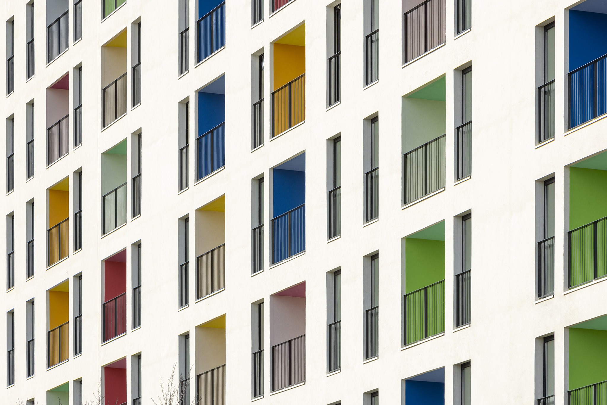 SB Building. 110 affordable rental apartments, complementary spaces, and commercial premises by EMBA. Photography by Oriol Gómez.