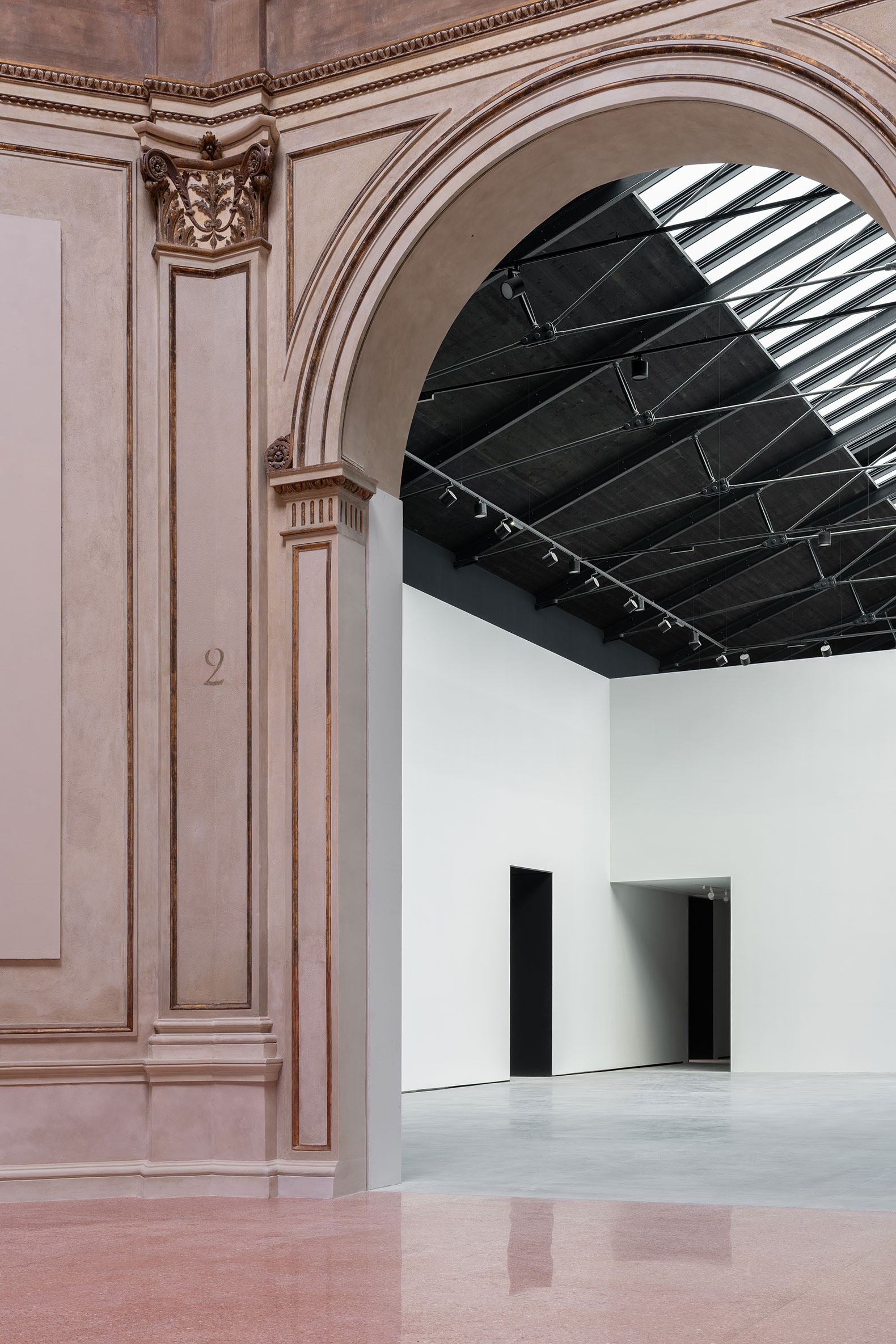 Bookshop Central Pavilion renovated. Photograph by Marco Cappelletti / Marco Cappelletti Studio, Courtesy of La Biennale di Venezia / MiC.
