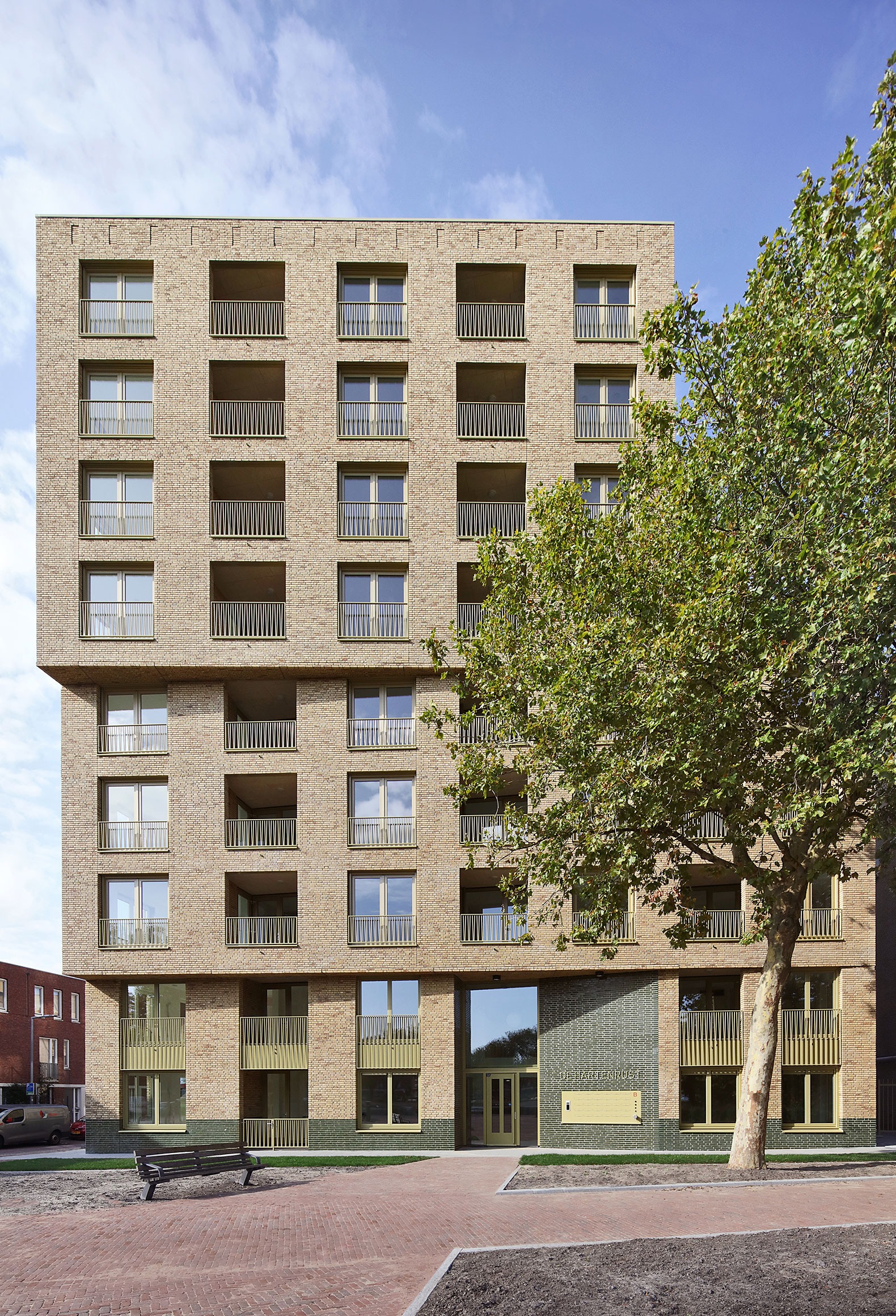 «De Hartenrust» por van Bergen Kolpa Architects. Fotografía por Filip Dujardin. 