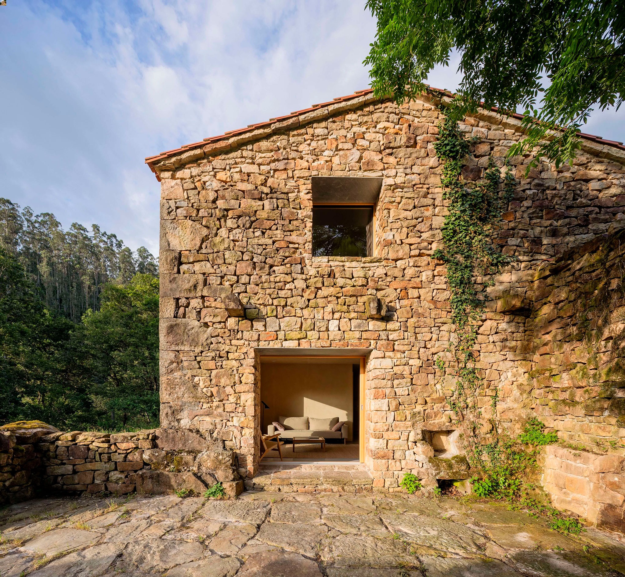 Casa Mínima por Estudio Mínima. Fotografía por Biderbost Photo.