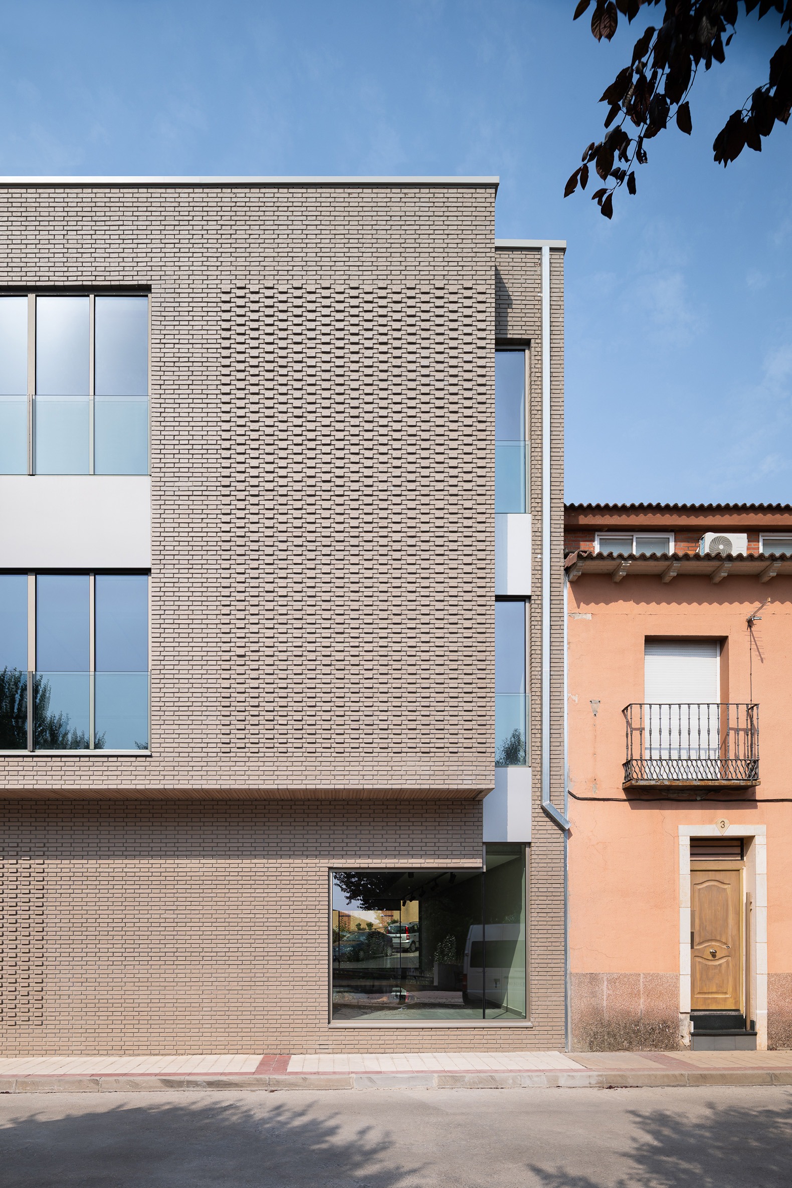 "Los Lavaderos" Cultural Center by Módulo Arquitectos + AMD Arquitectos. Photograph by Gabriel Gallegos Alonso.